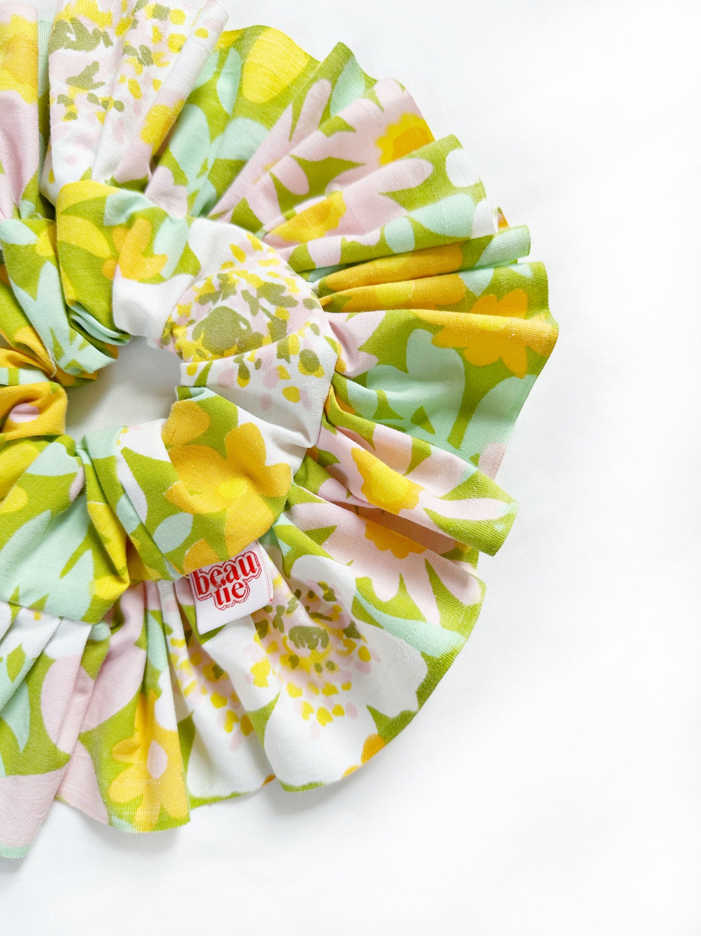 Frilly scrunchie in Flower Power