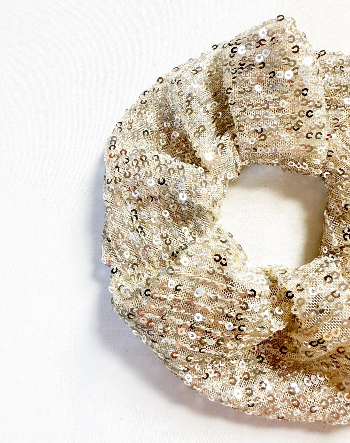 Oversized scrunchie in silver sequin