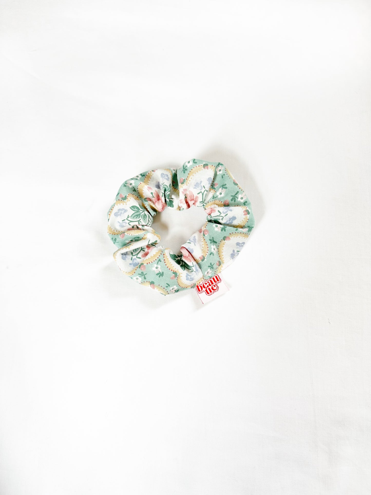 Mini scrunchie in vintage floral cotton
