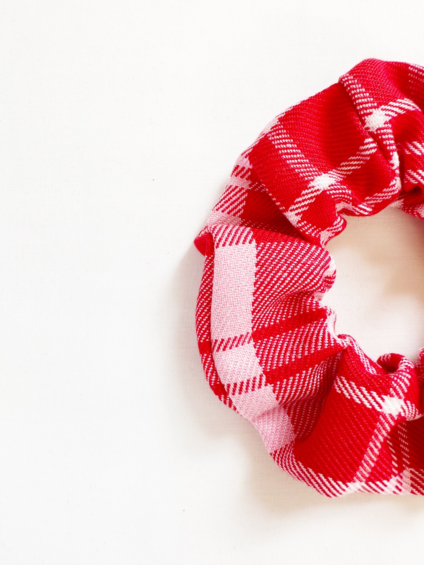 Mini scrunchie in pink and red tartan