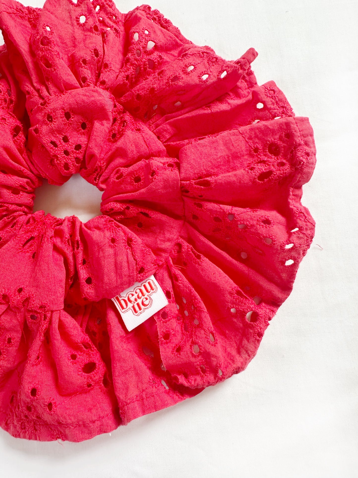 Frilly scrunchie in red Broderie Anglaise