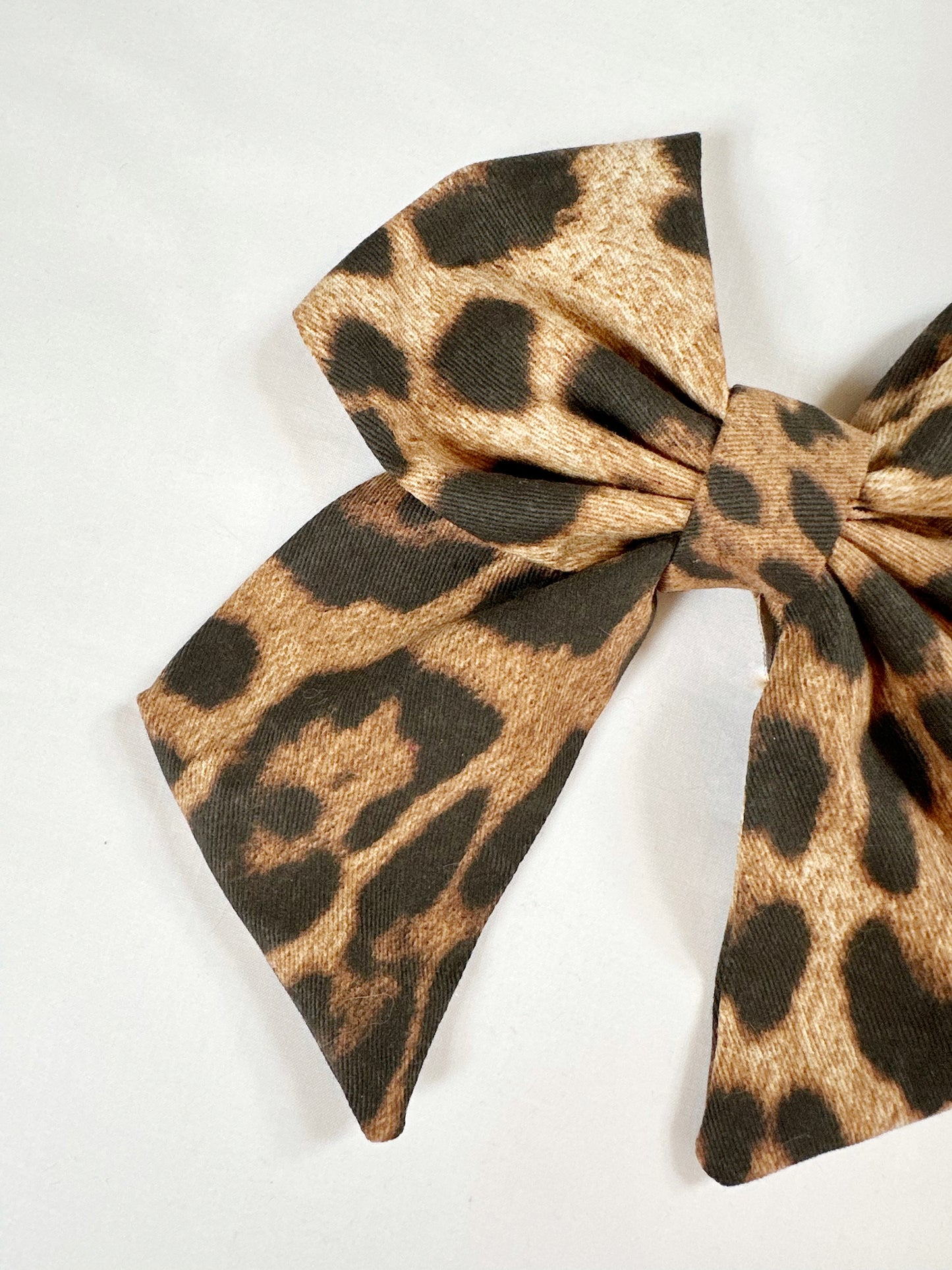 Beau hair bow in leopard print.