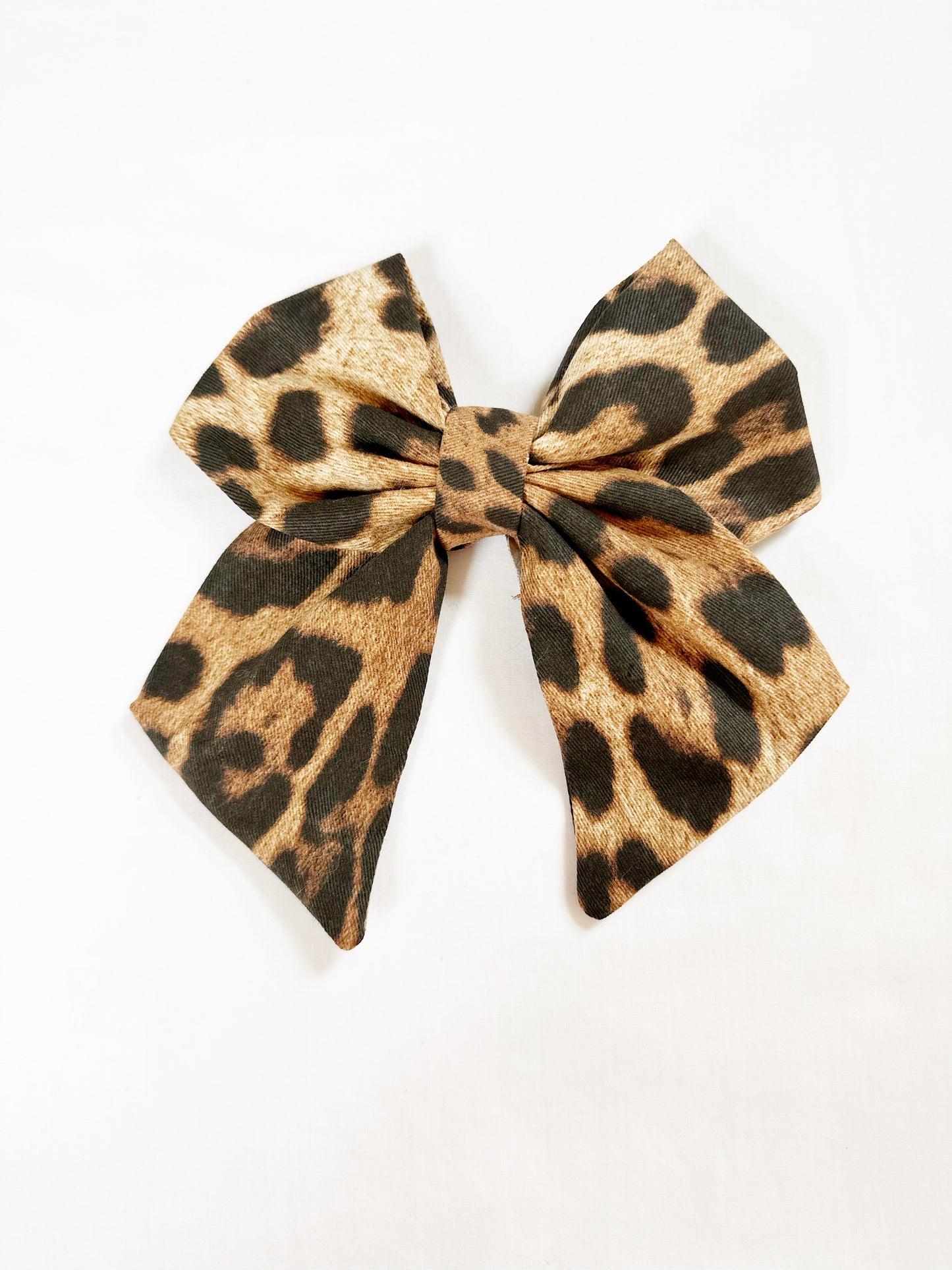 Beau hair bow in leopard print.