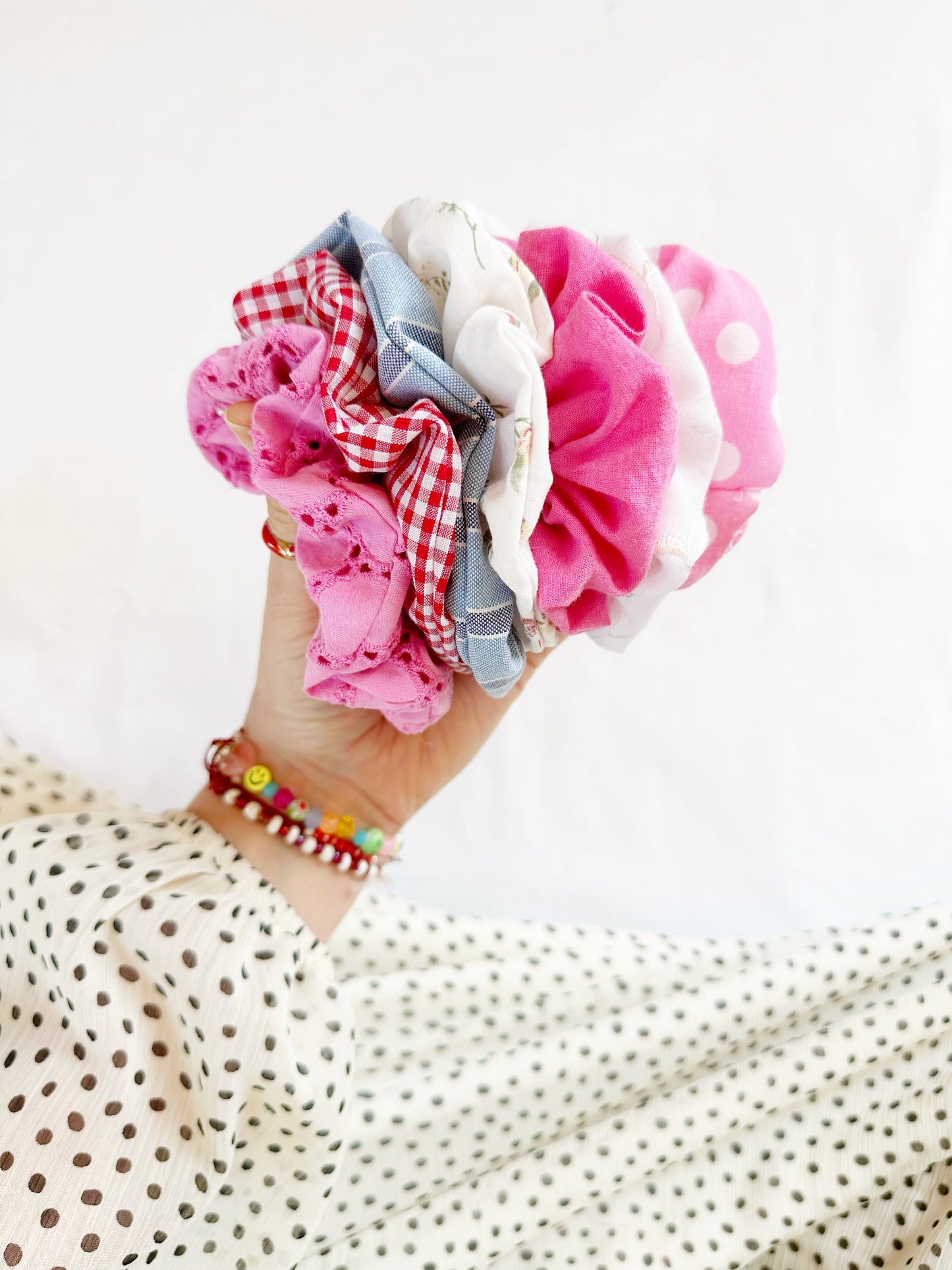 Mini scrunchie in white floral