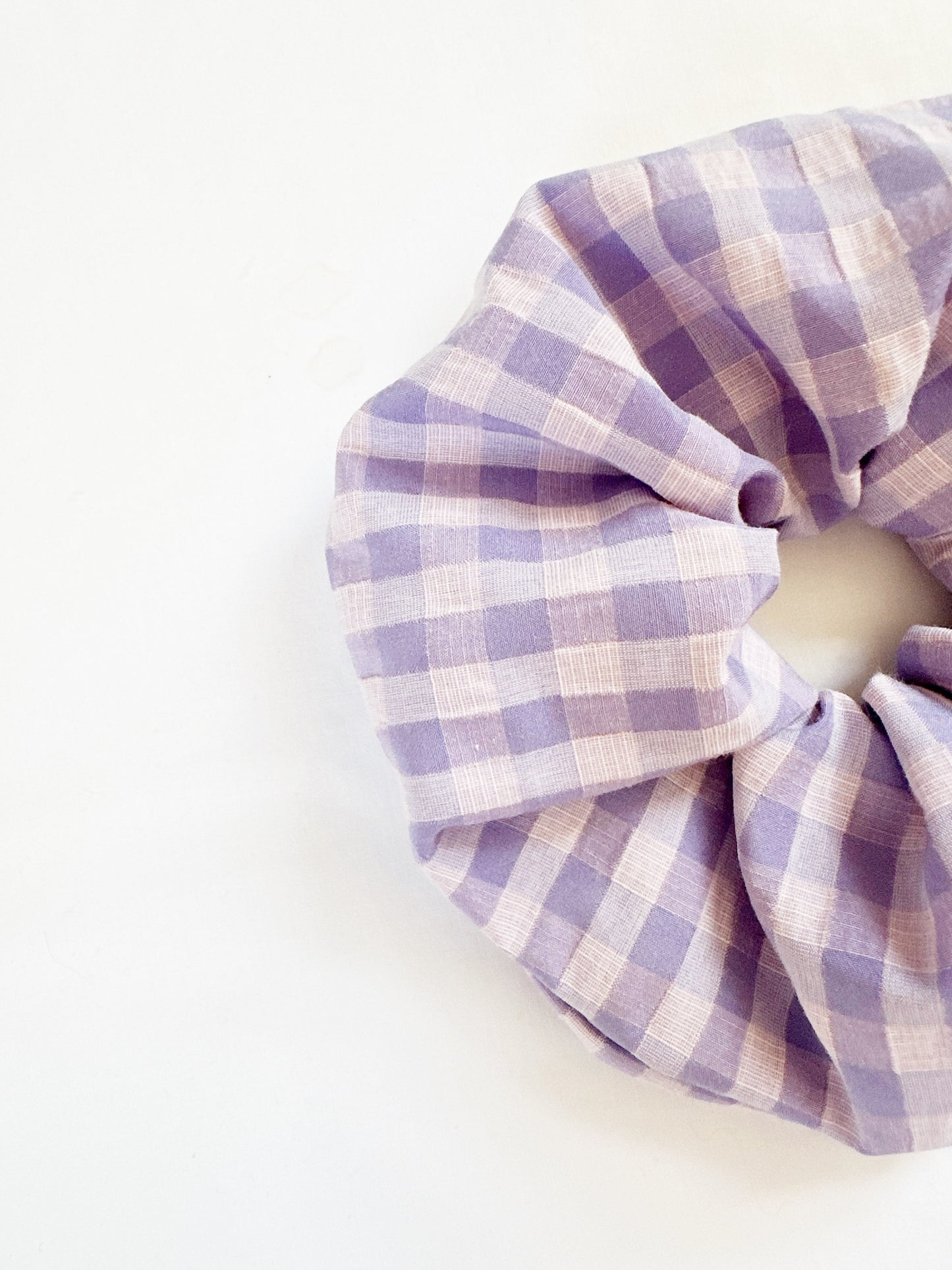 Oversized scrunchie in lilac gingham