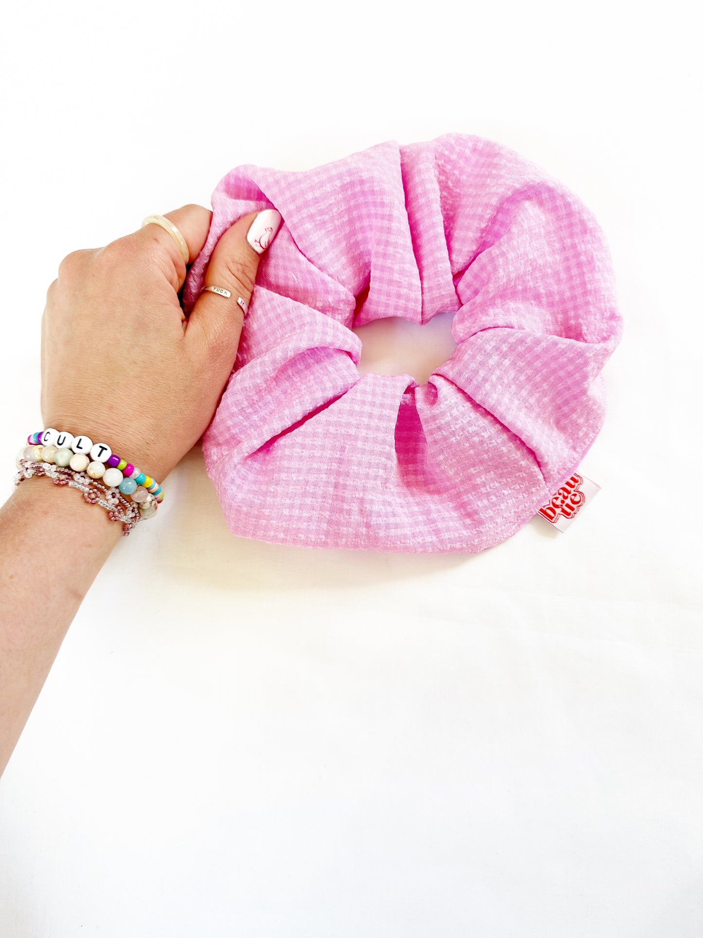 Oversized scrunchie in pink seersucker gingham