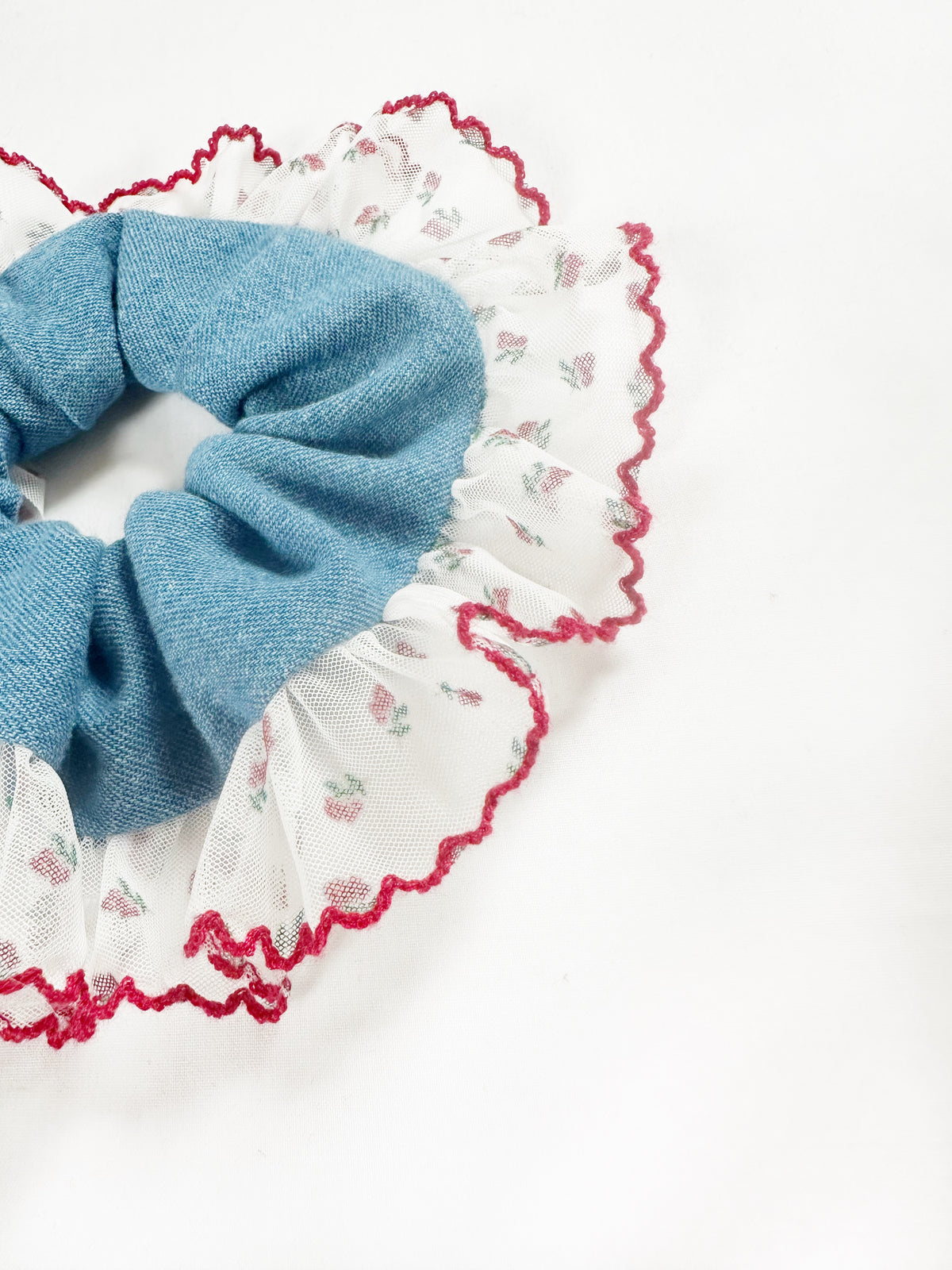 Frilly mini scrunchie in denim and floral