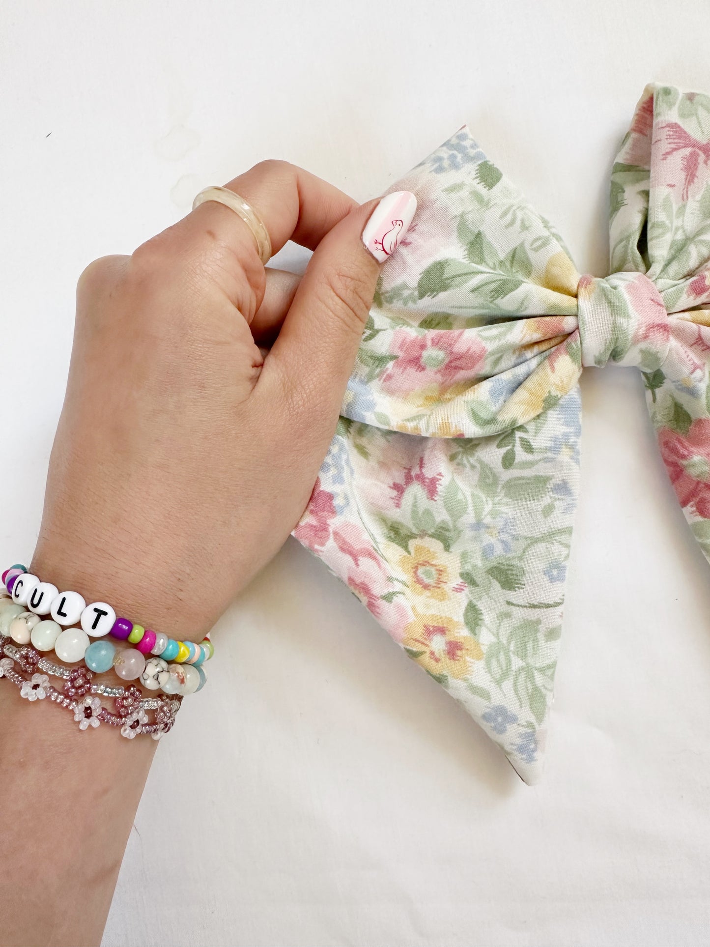 Beau hair bow in vintage floral