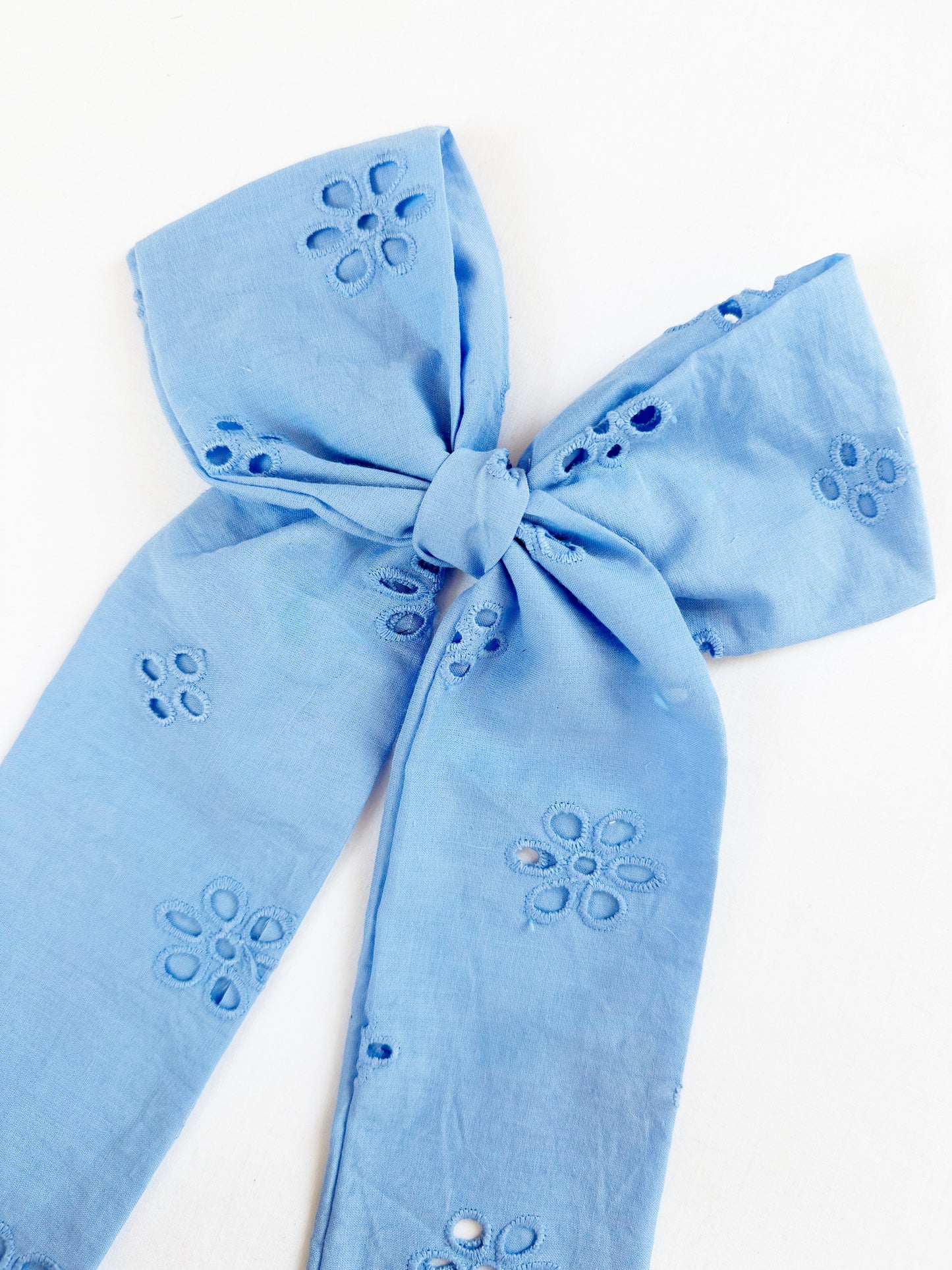 The Power Hair Bow in blue Broderie