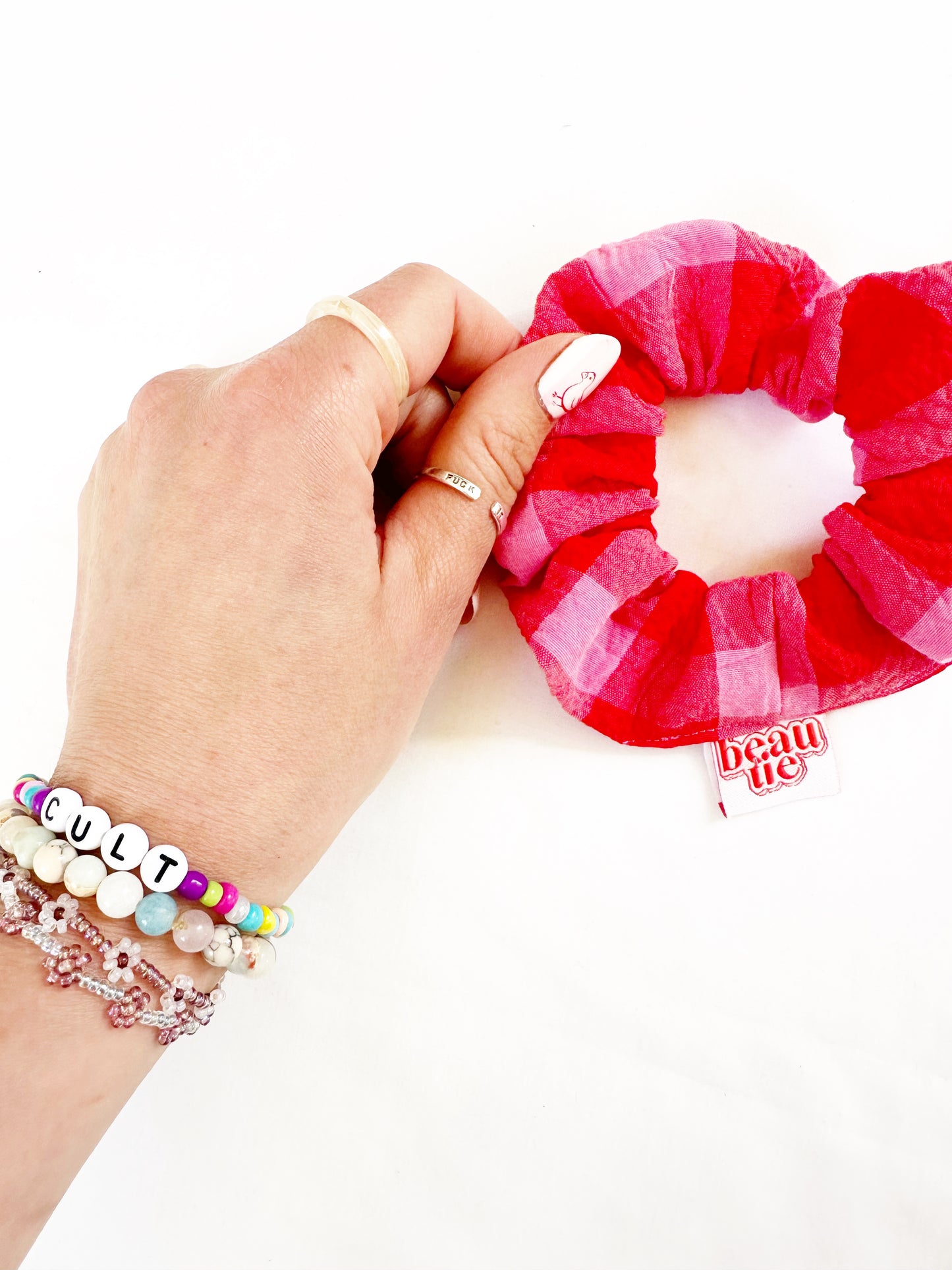 Mini scrunchie in red pink seersucker gingham