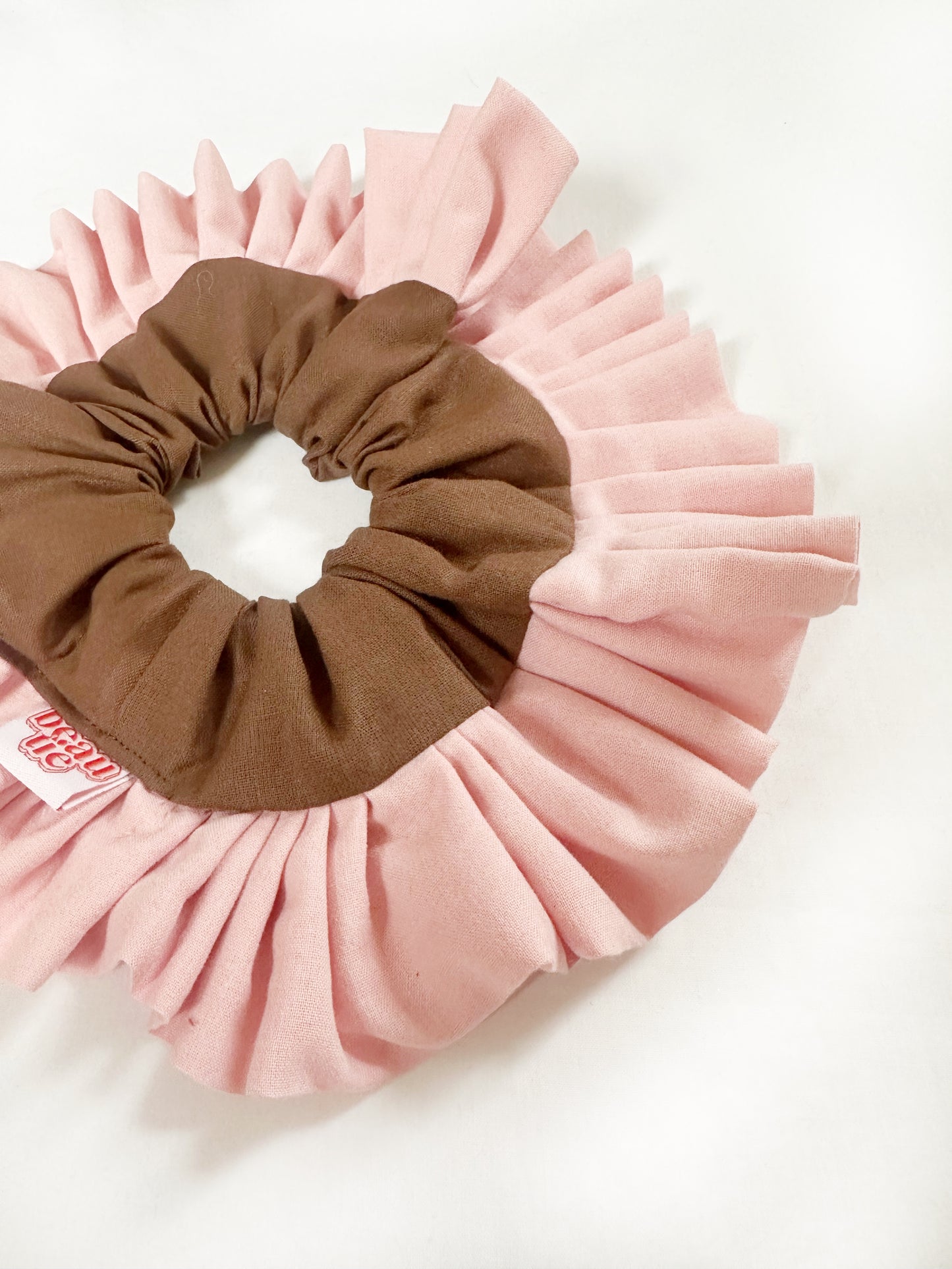 Oversized frilly scrunchie in pink & brown