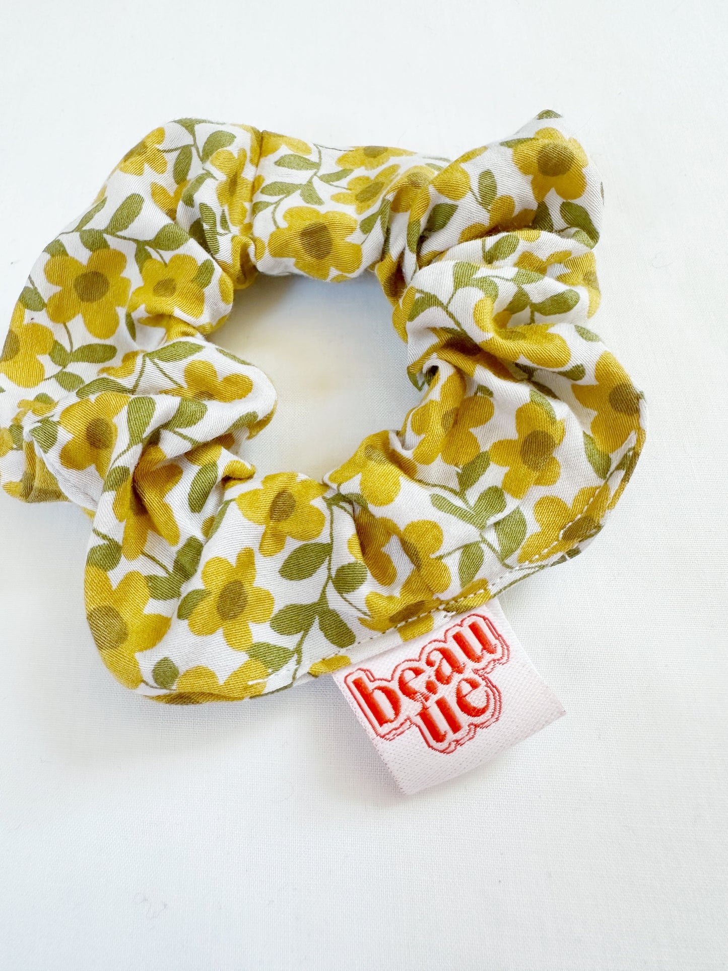 Mini scrunchie in yellow floral