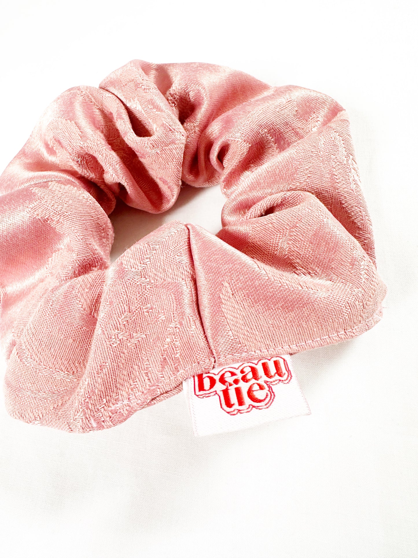 OG scrunchie in vintage pink damask