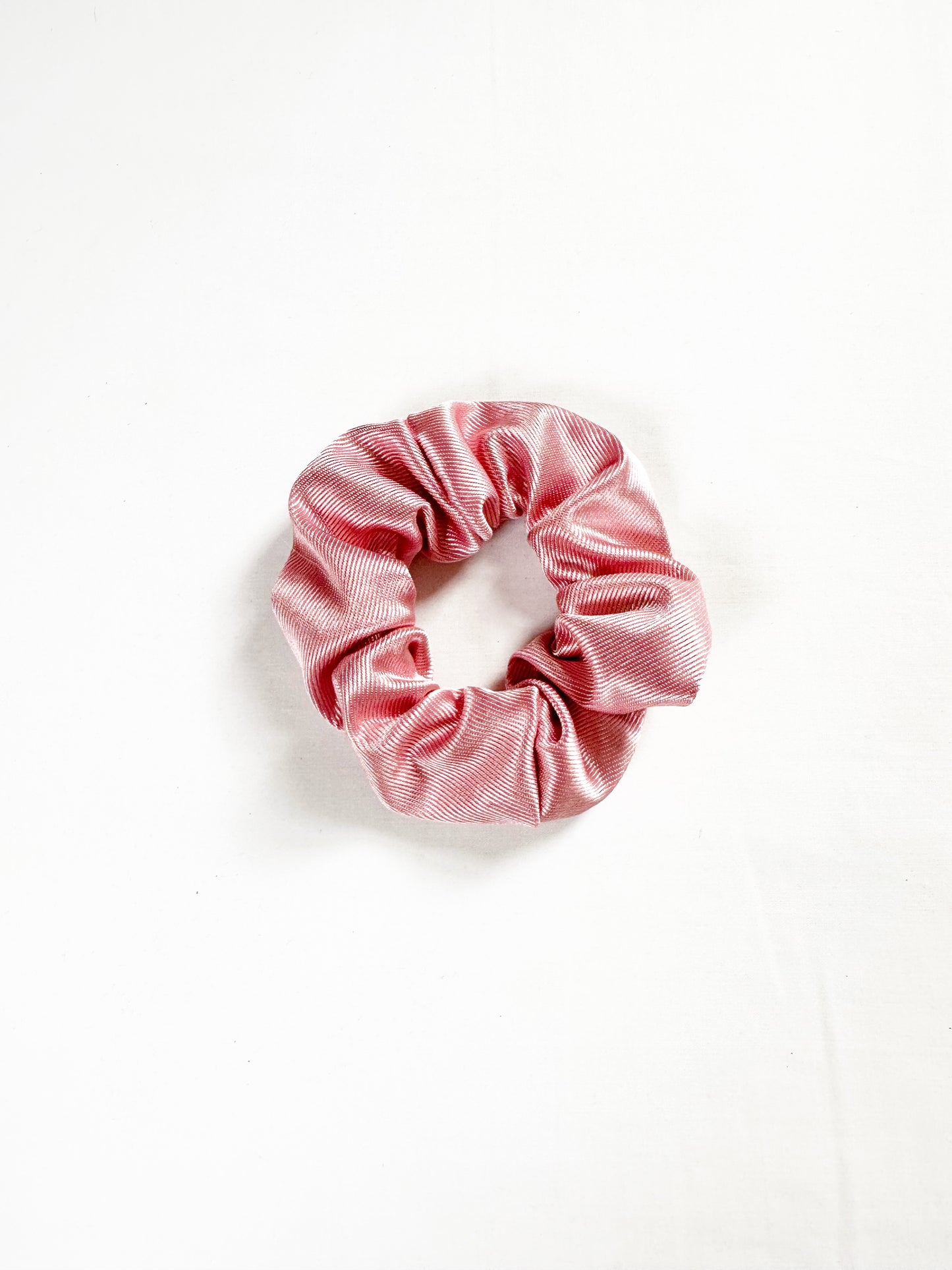 Mini scrunchie in pearly pink