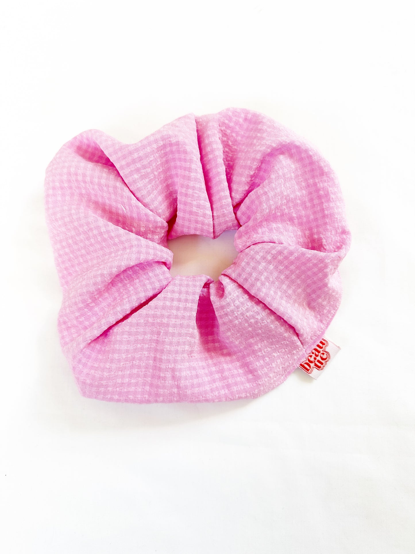 Oversized scrunchie in pink seersucker gingham