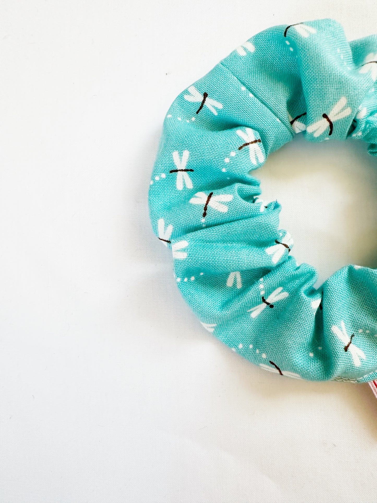 Mini scrunchie in dragonfly