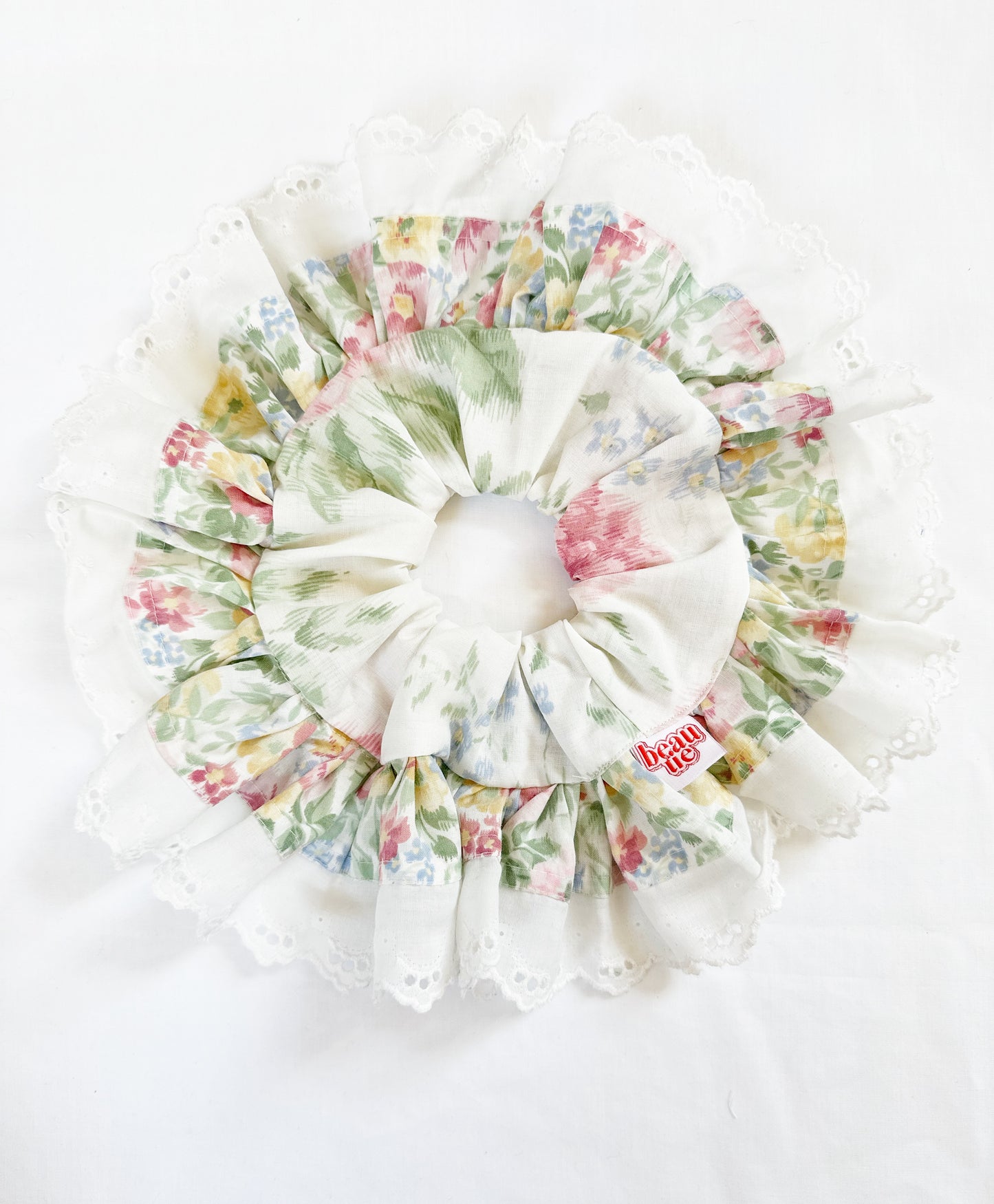 Oversized frilly scrunchie in vintage floral