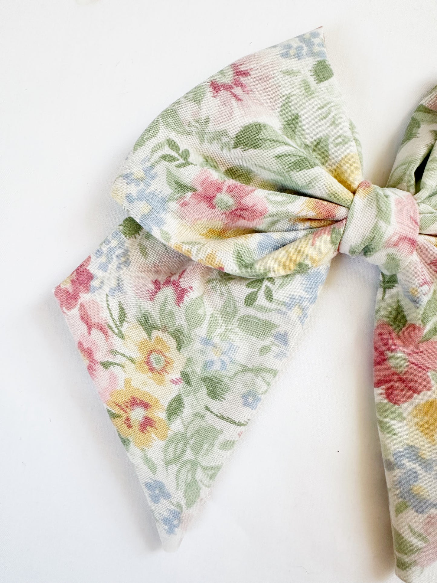 Beau hair bow in vintage floral