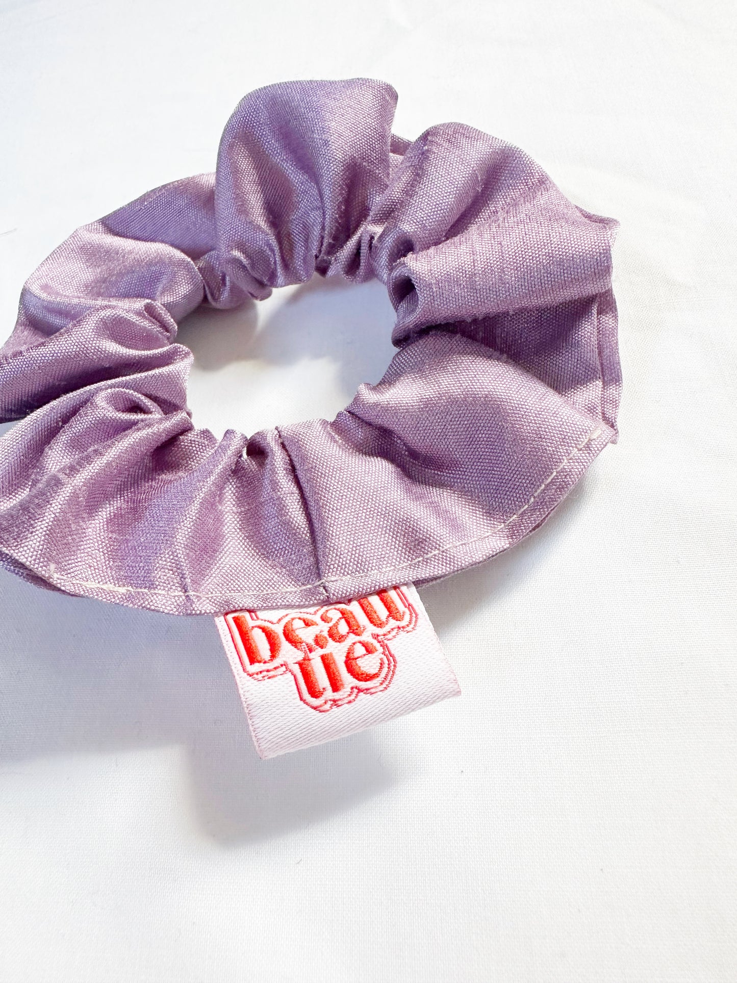 Mini scrunchie in lilac silk