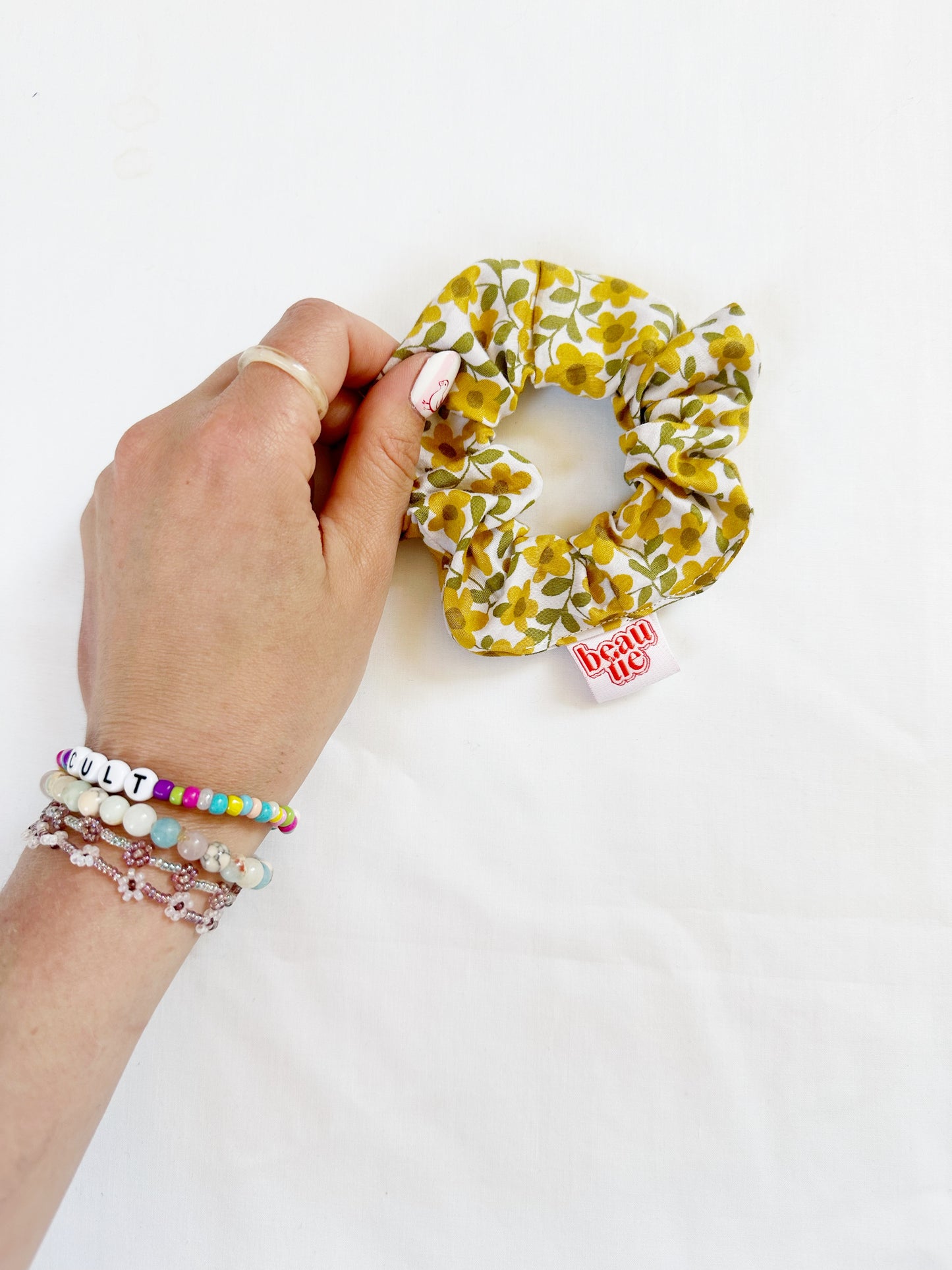 Mini scrunchie in yellow floral