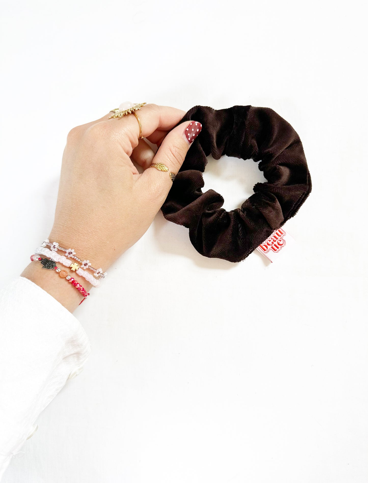 Mini scrunchie in dark brown velvet