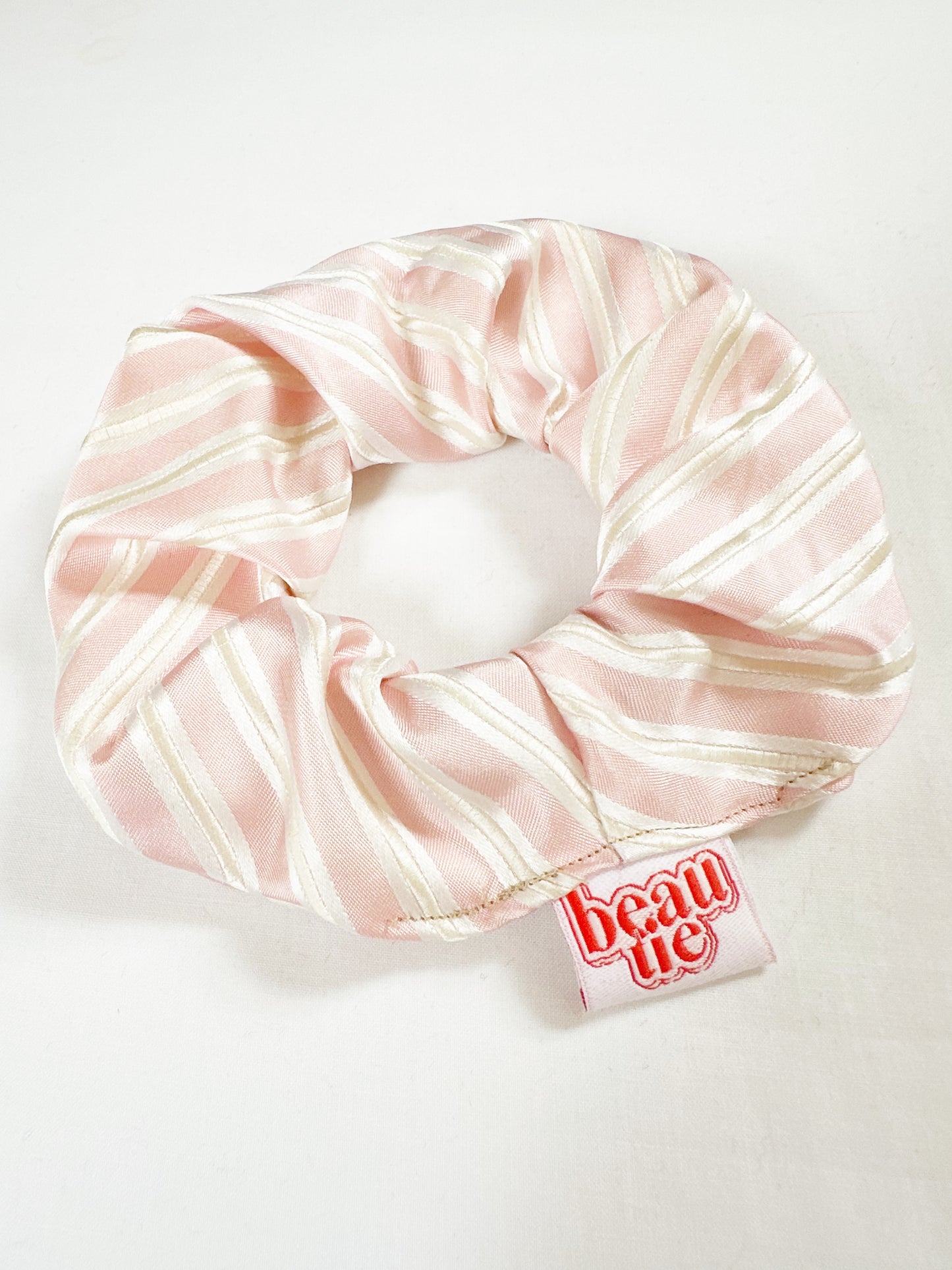 Mini scrunchie in pink stripe silk