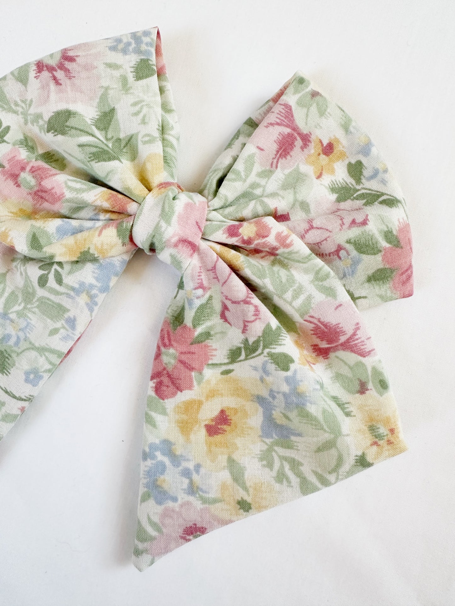 Beau hair bow in vintage floral
