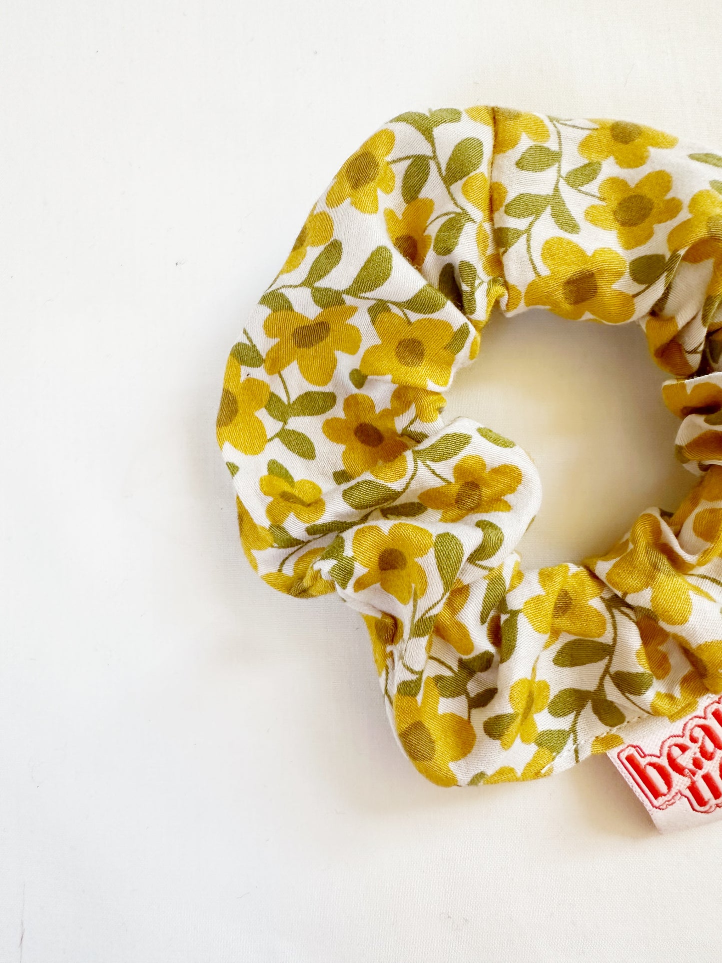 Mini scrunchie in yellow floral
