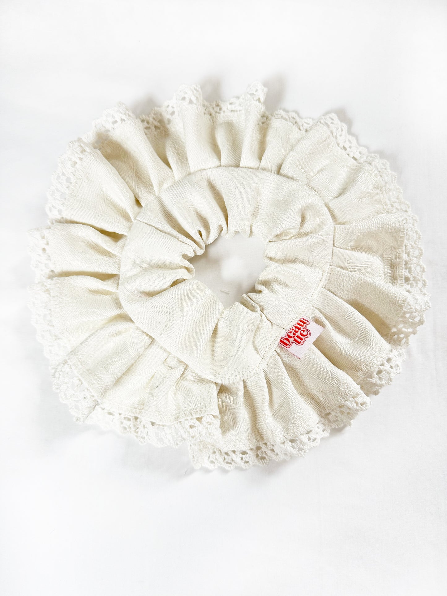 Oversized frilly scrunchie in silk brocade and lace