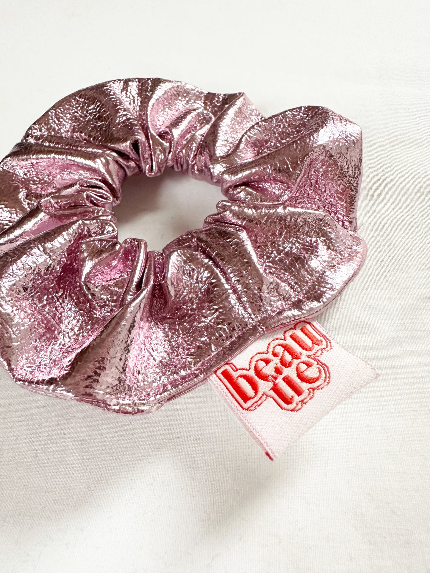Mini scrunchie in metallic pink