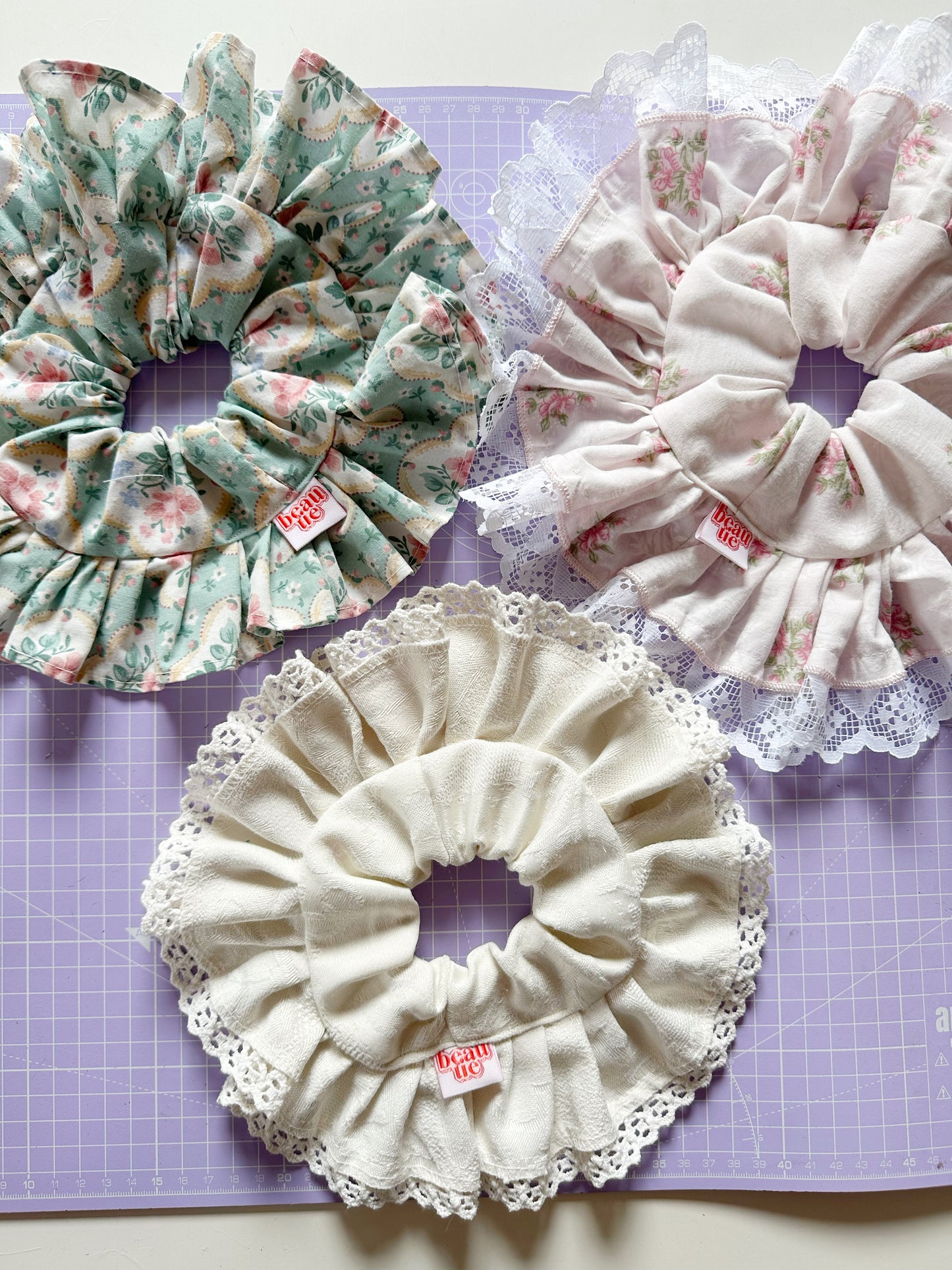 Oversized frilly scrunchie in silk brocade and lace