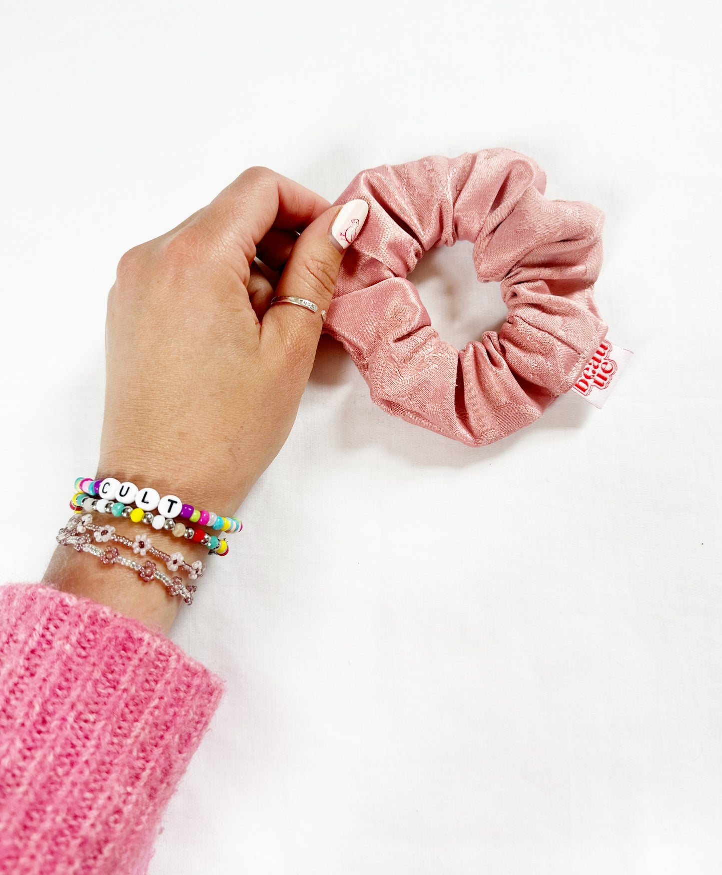 Mini scrunchie in vintage pink damask