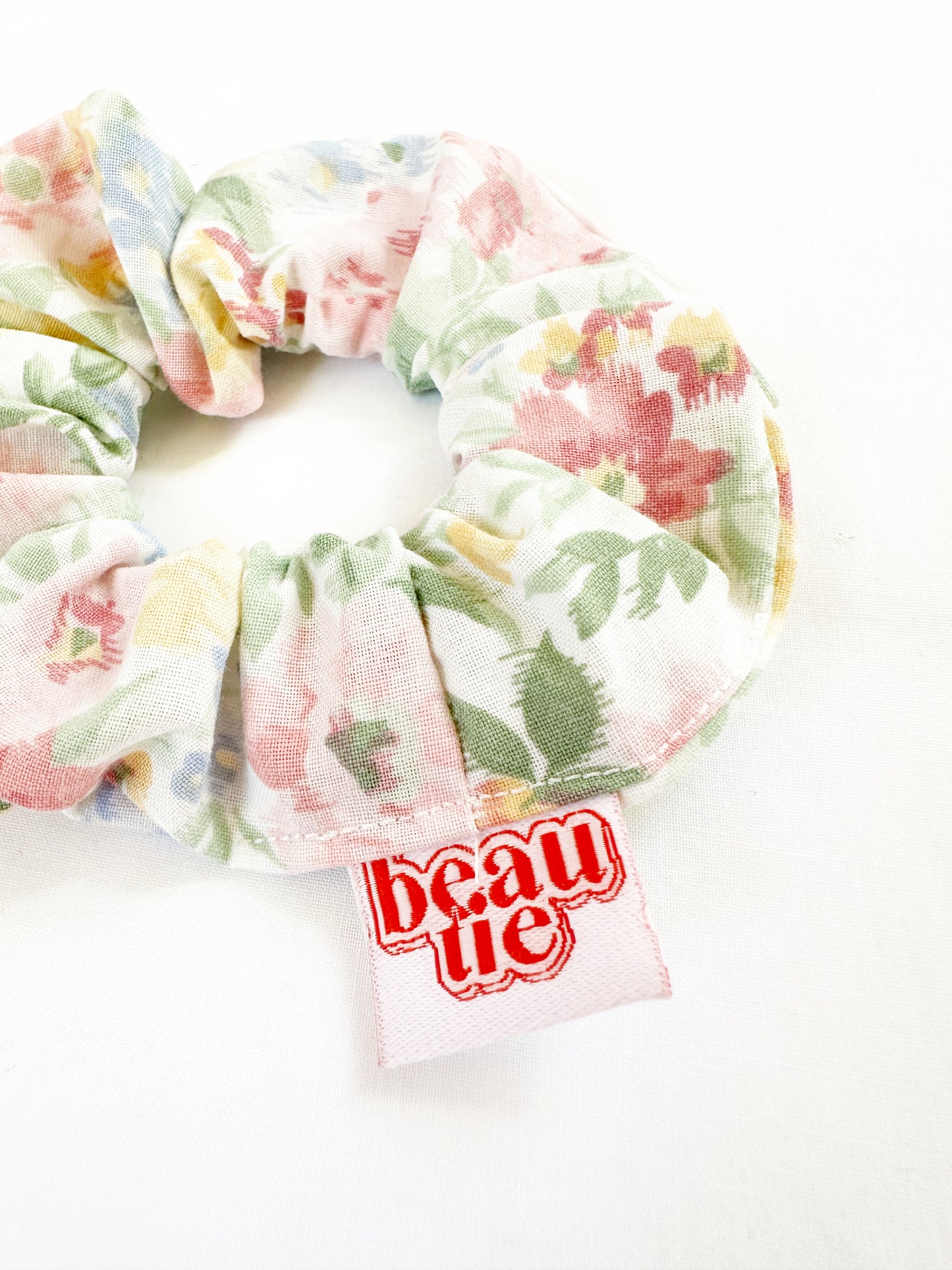Mini scrunchie in vintage floral