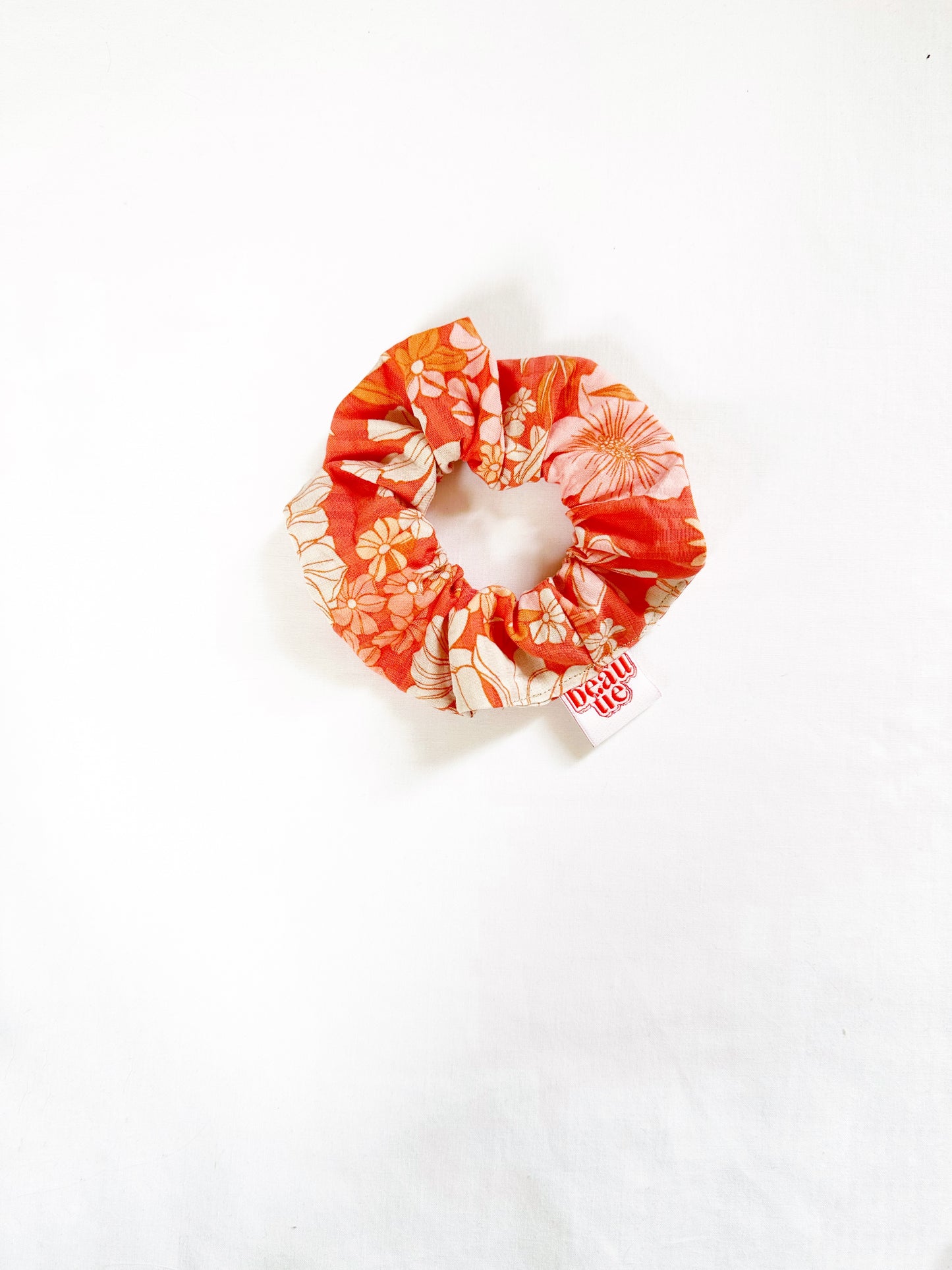 Mini scrunchie in Betsy coral floral