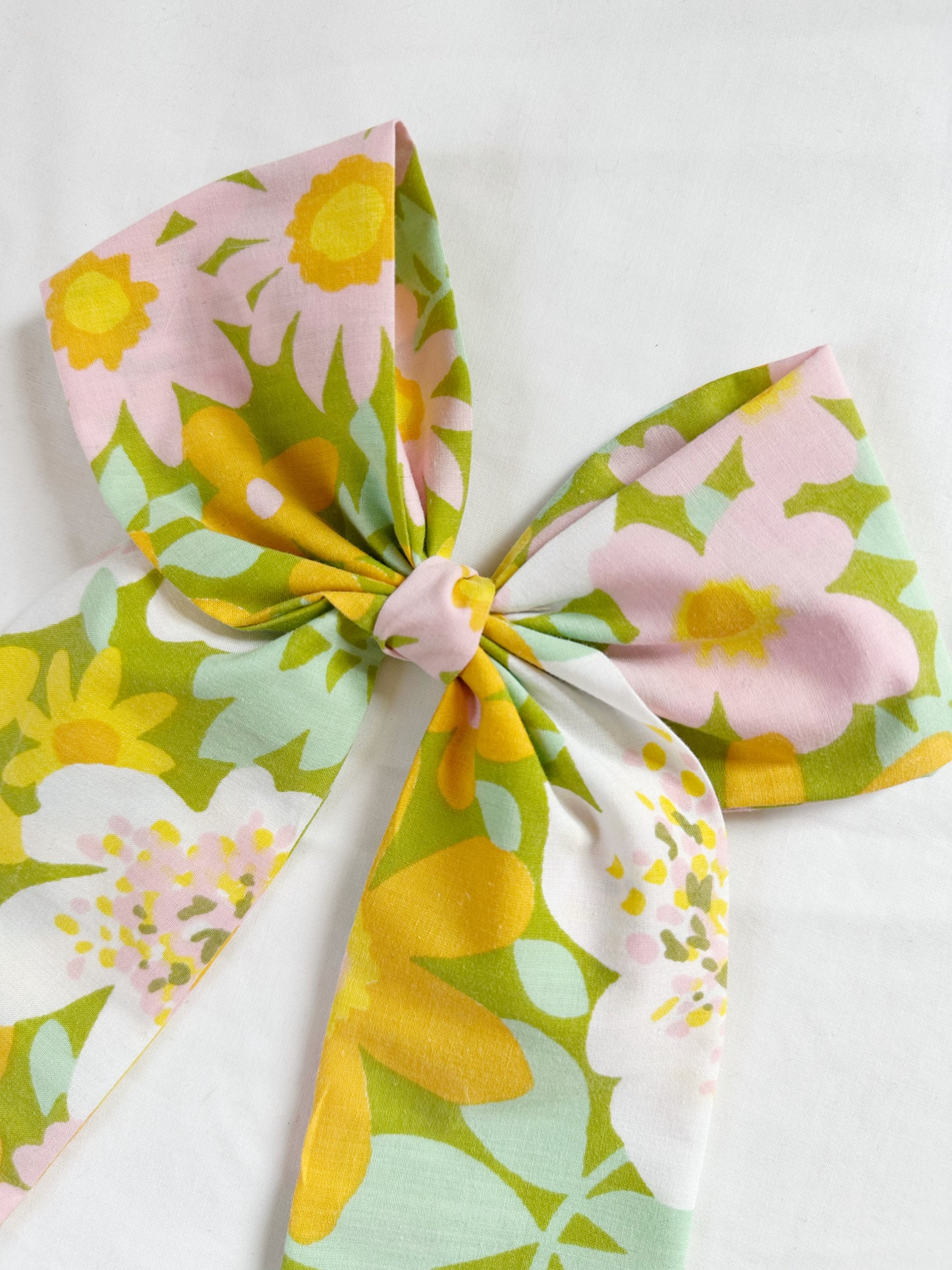 The Power Hair Bow in Flower Power