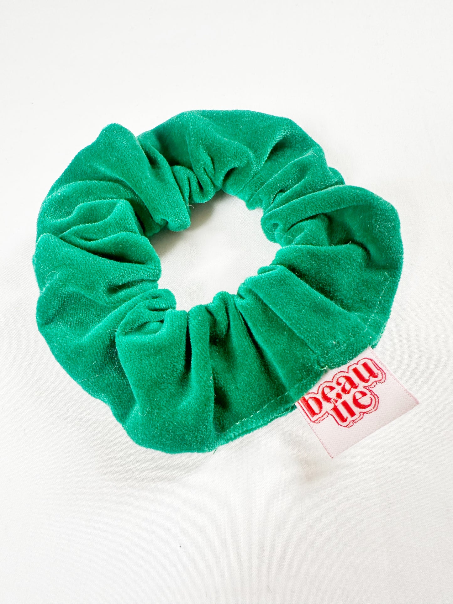 Mini scrunchie in emerald green velvet