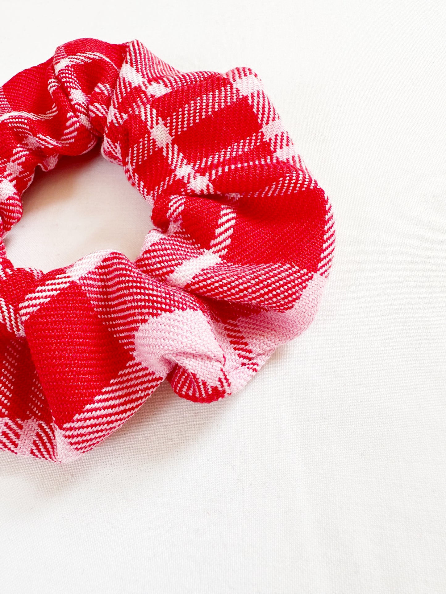 Mini scrunchie in pink and red tartan