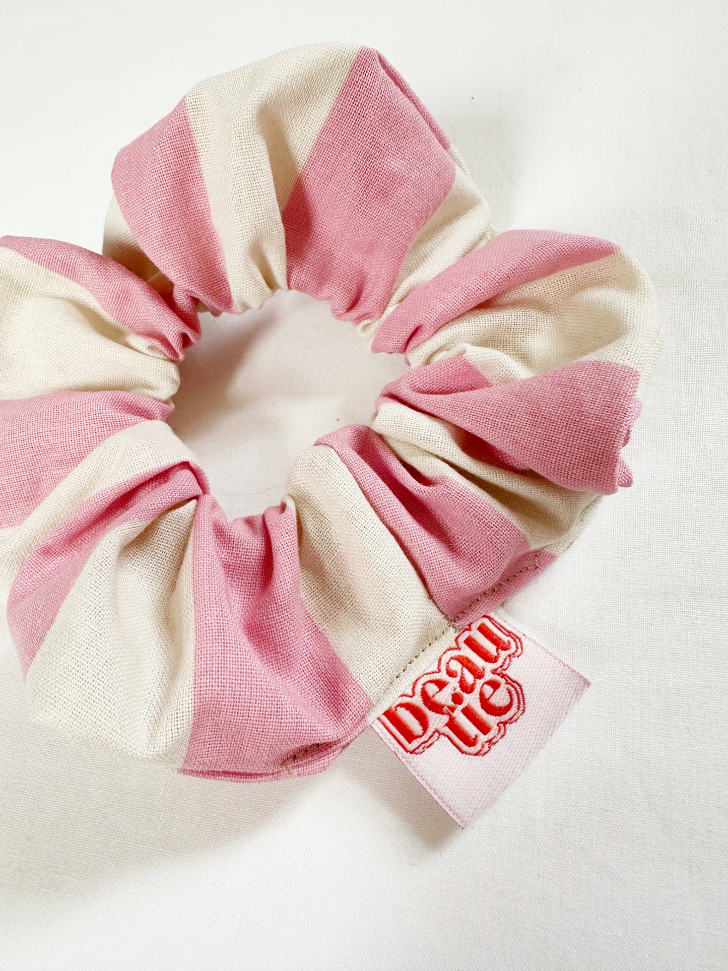 Mini scrunchie in pink candy stripe