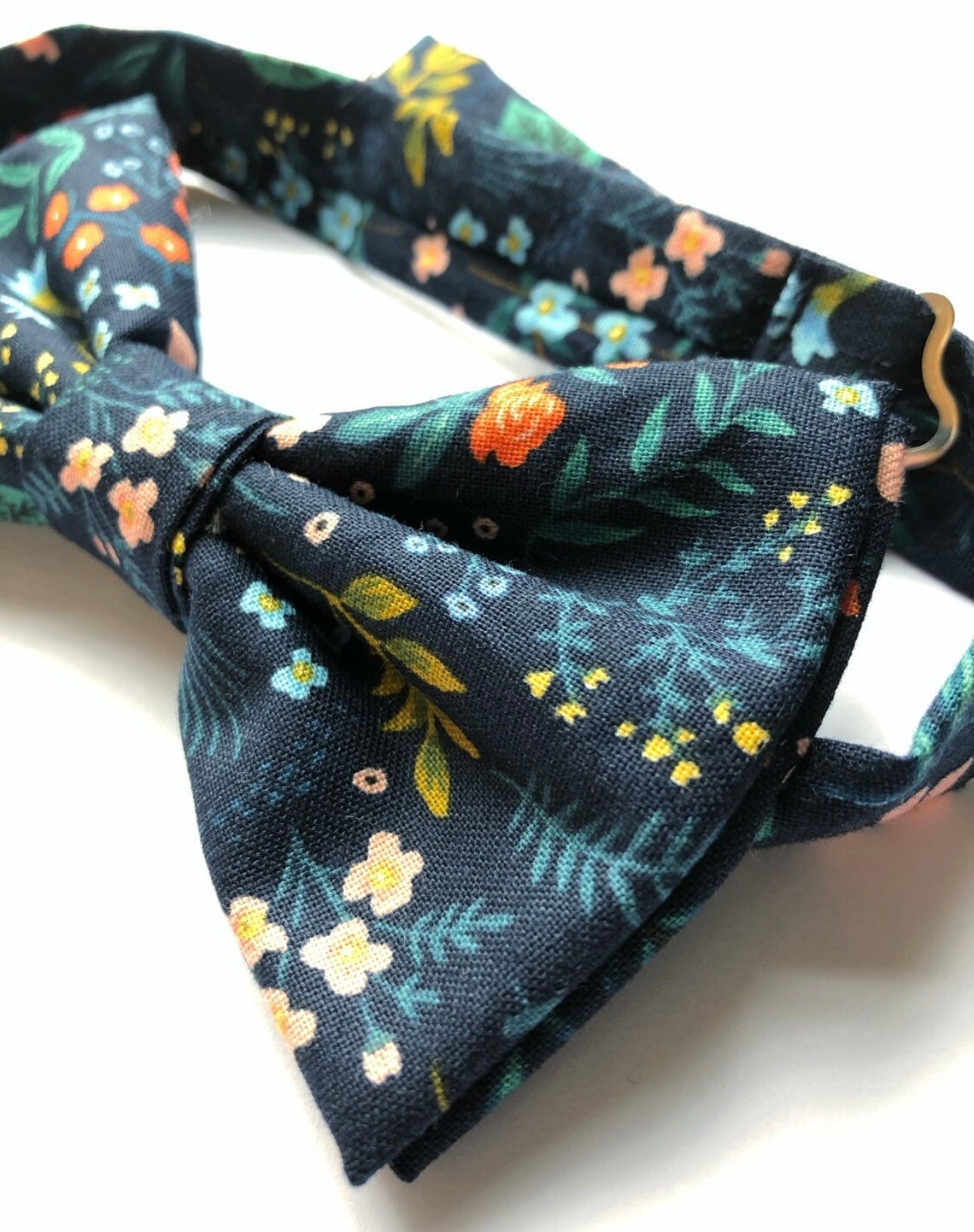 Bow Tie in Navy Blue Floral