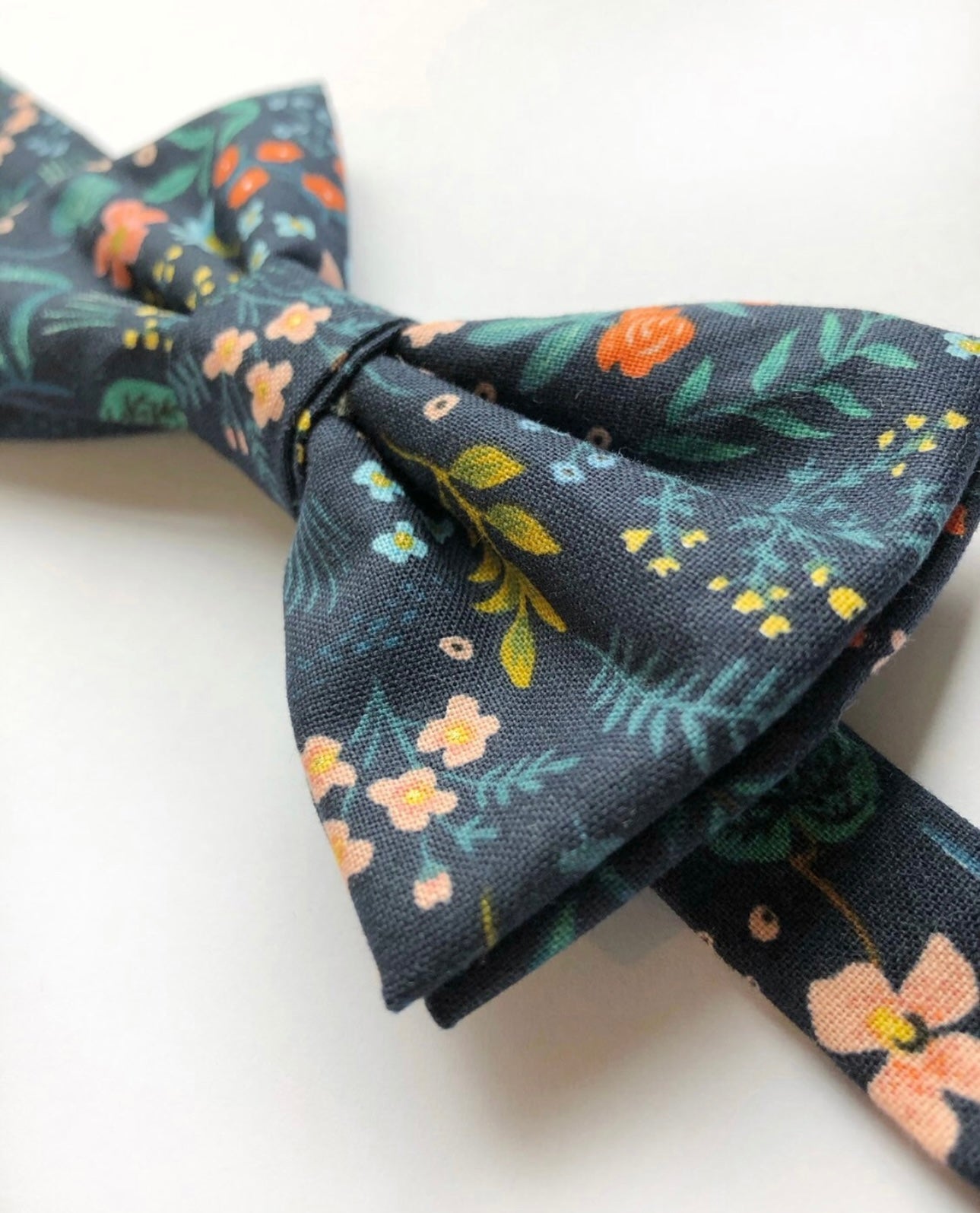 Bow Tie in Navy Blue Floral