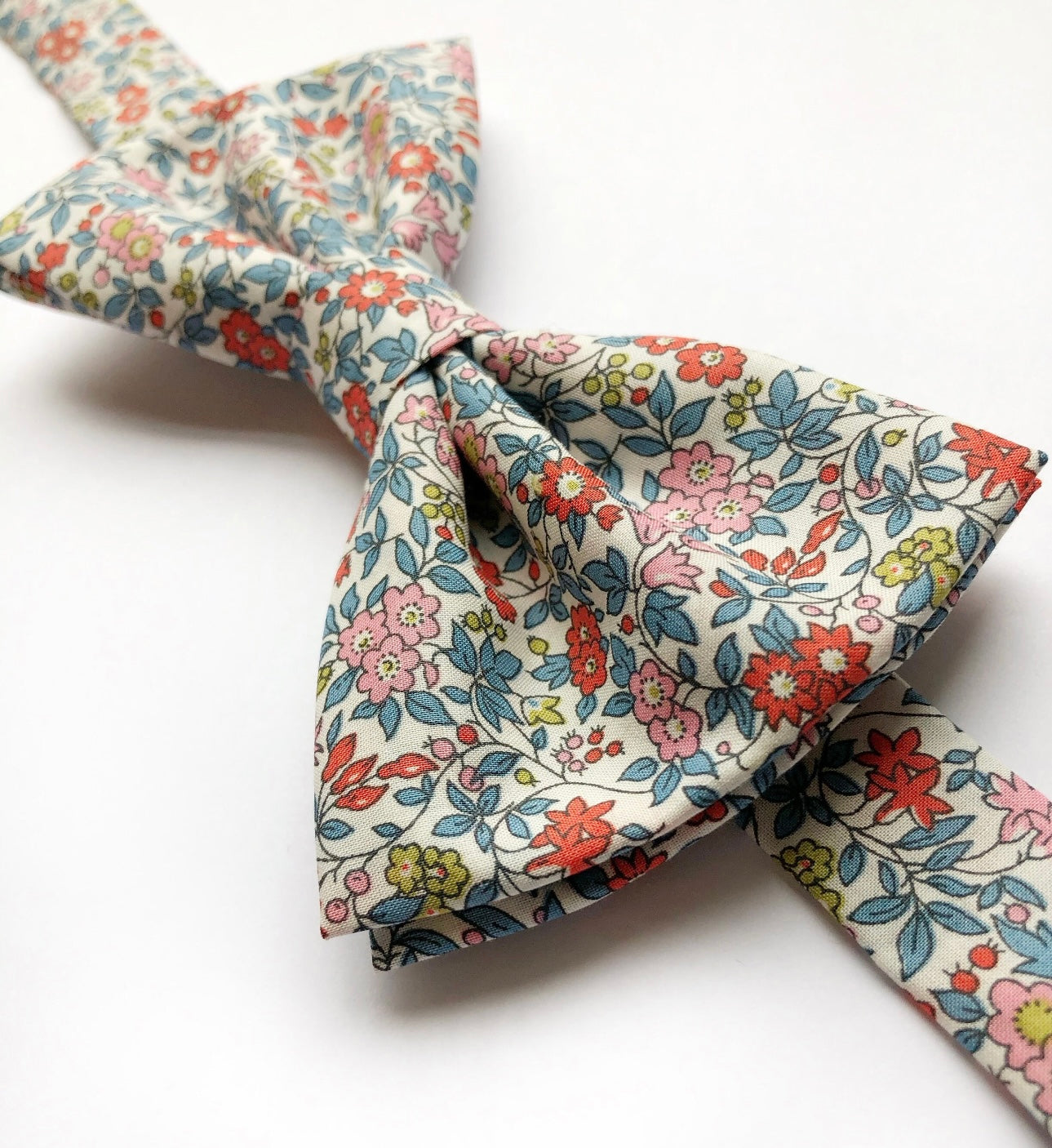 Bow Tie in Blue & Red Floral