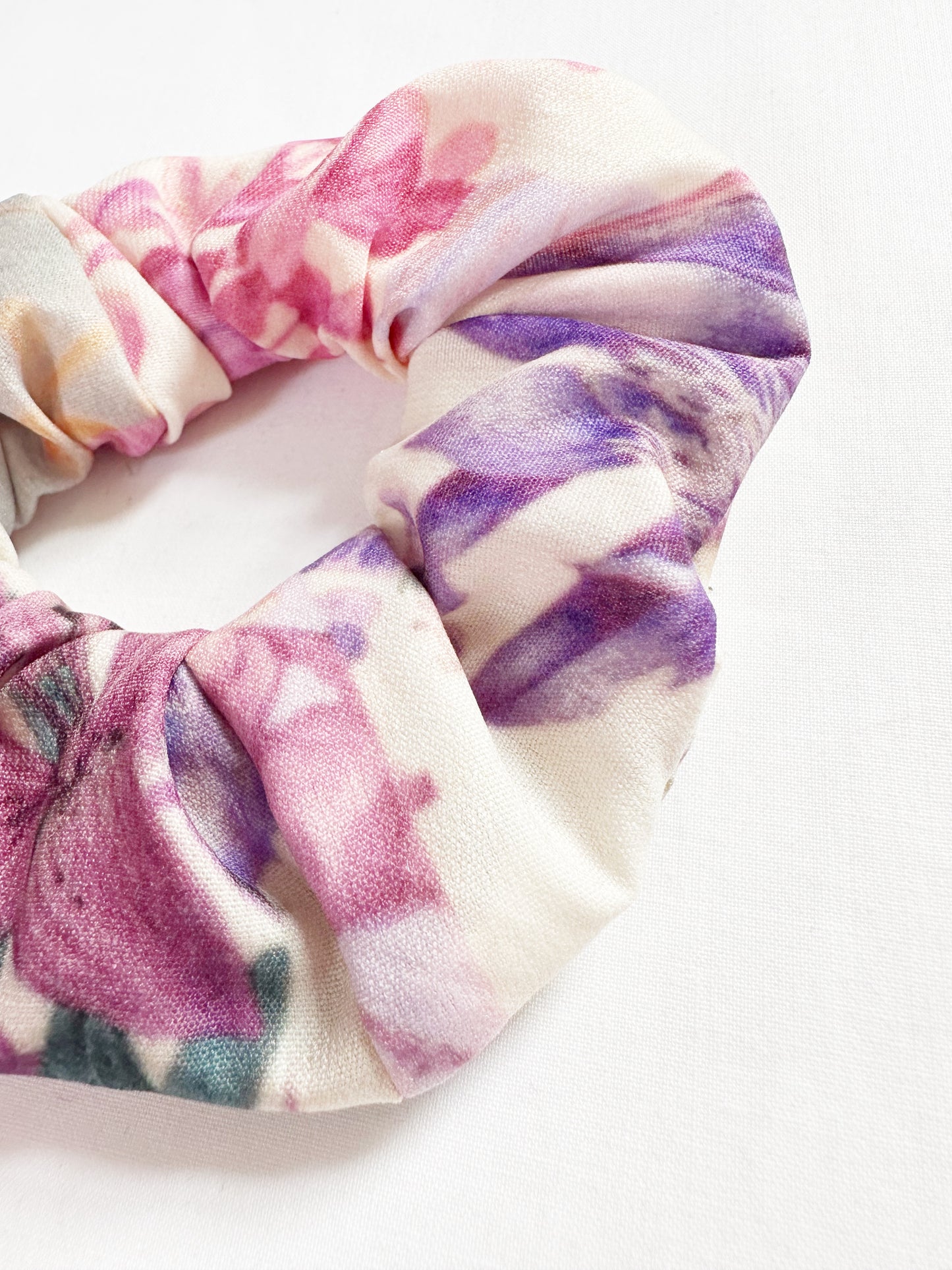 Mini scrunchie in enchanted floral