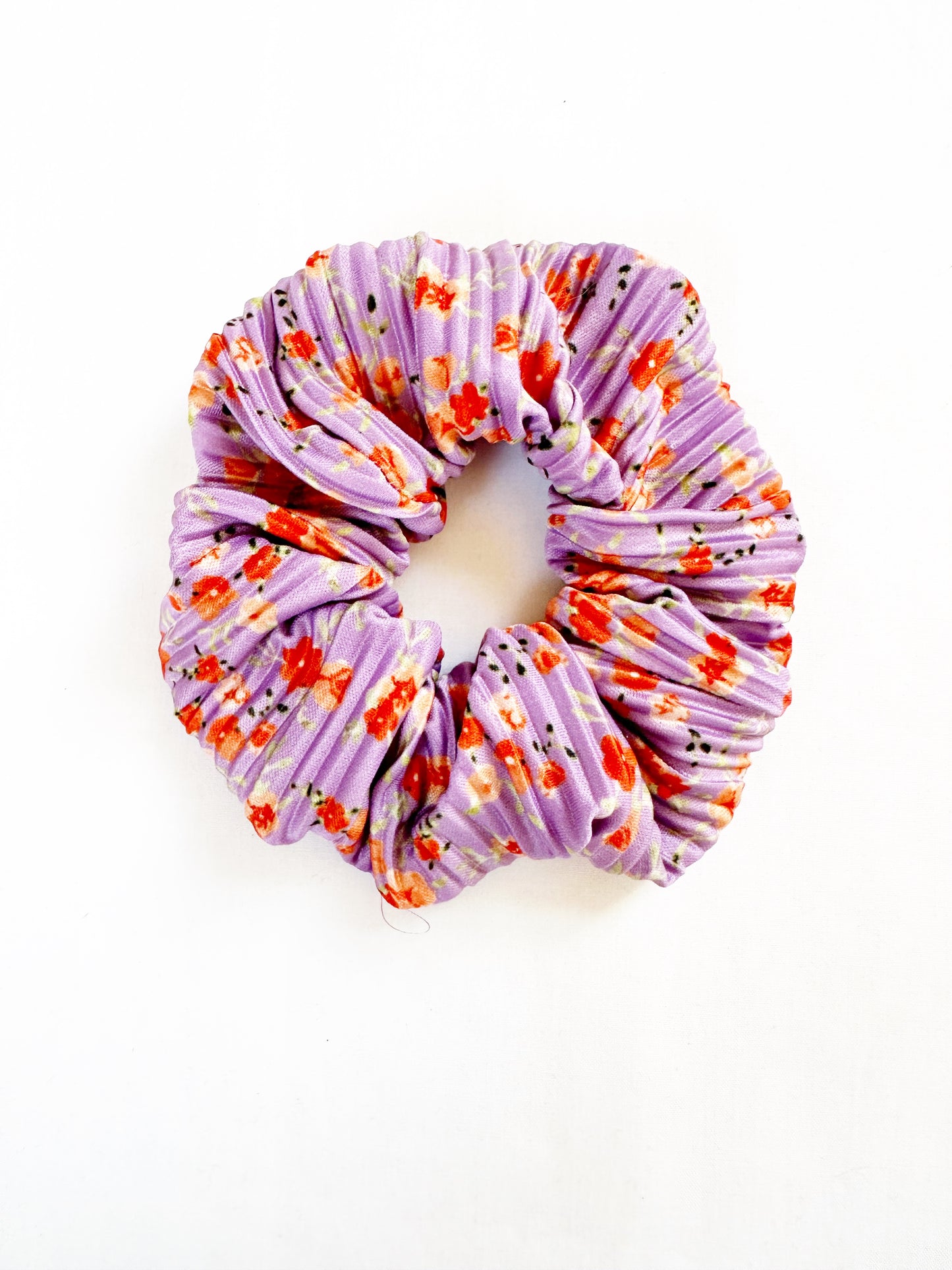 Mini scrunchie in lilac orange floral plisse