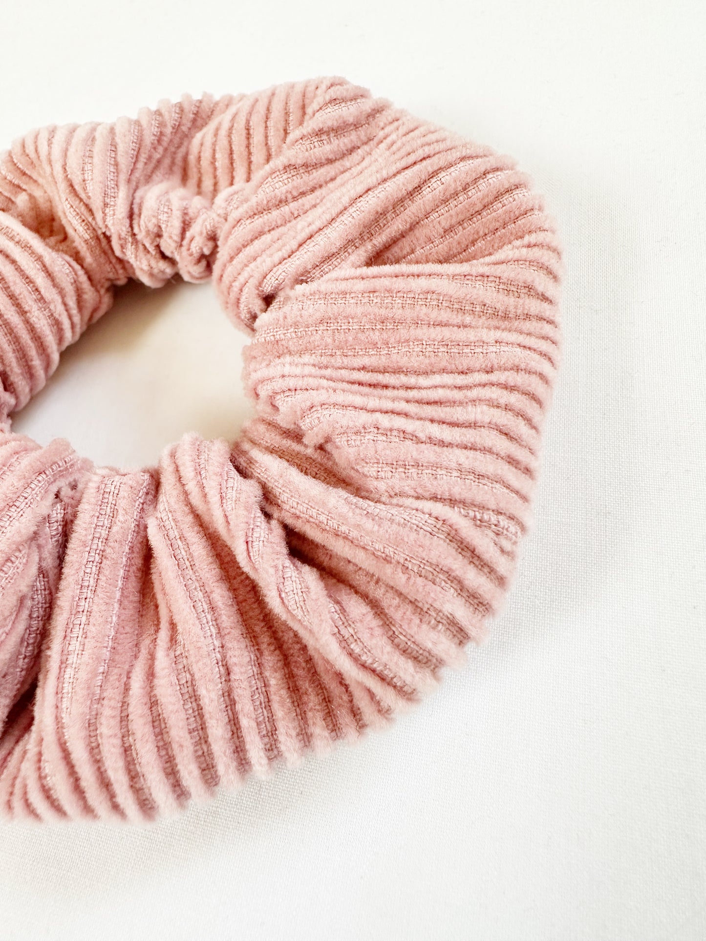 Mini scrunchie in blush pink cord