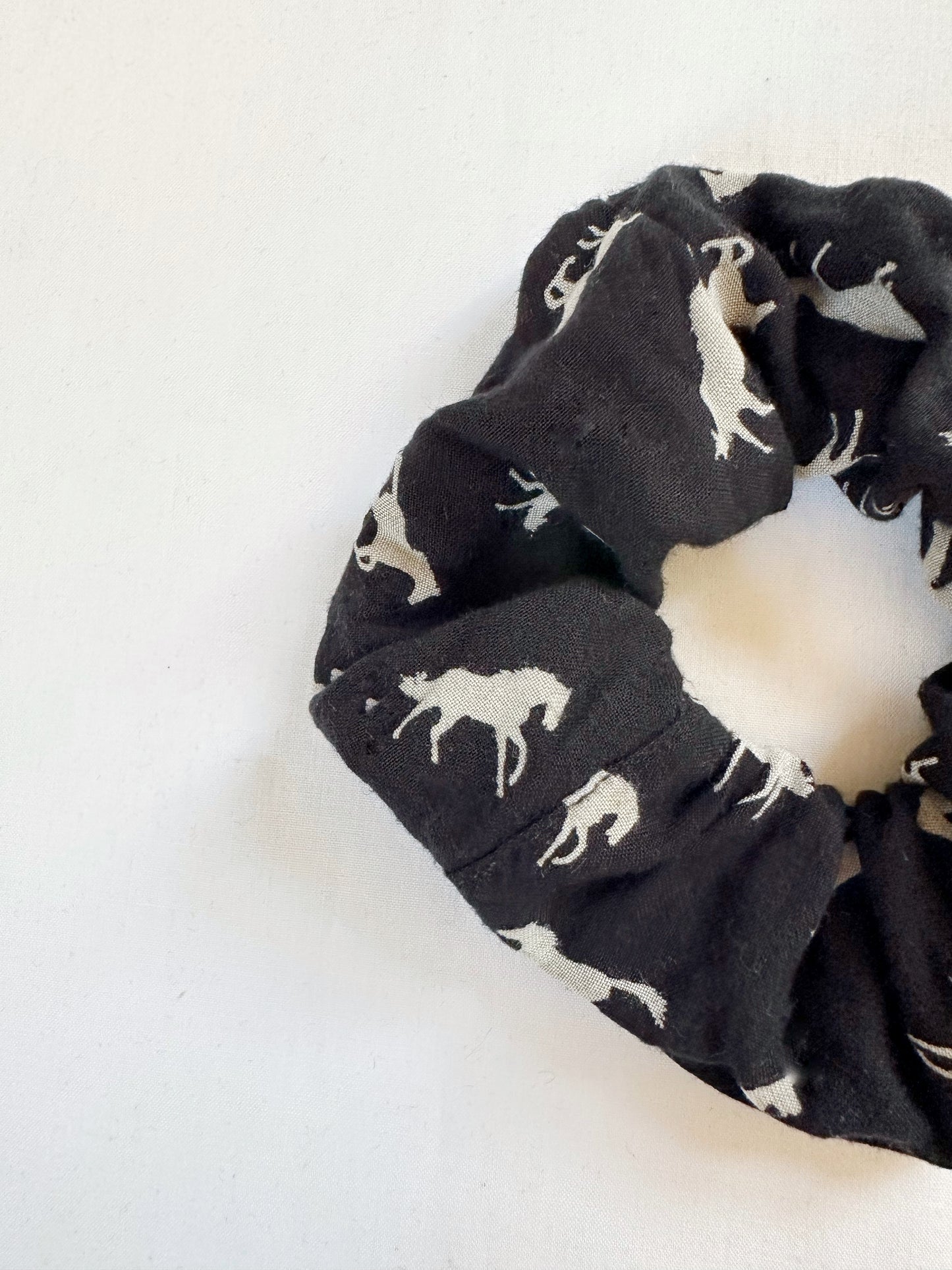 Mini scrunchie in horse print