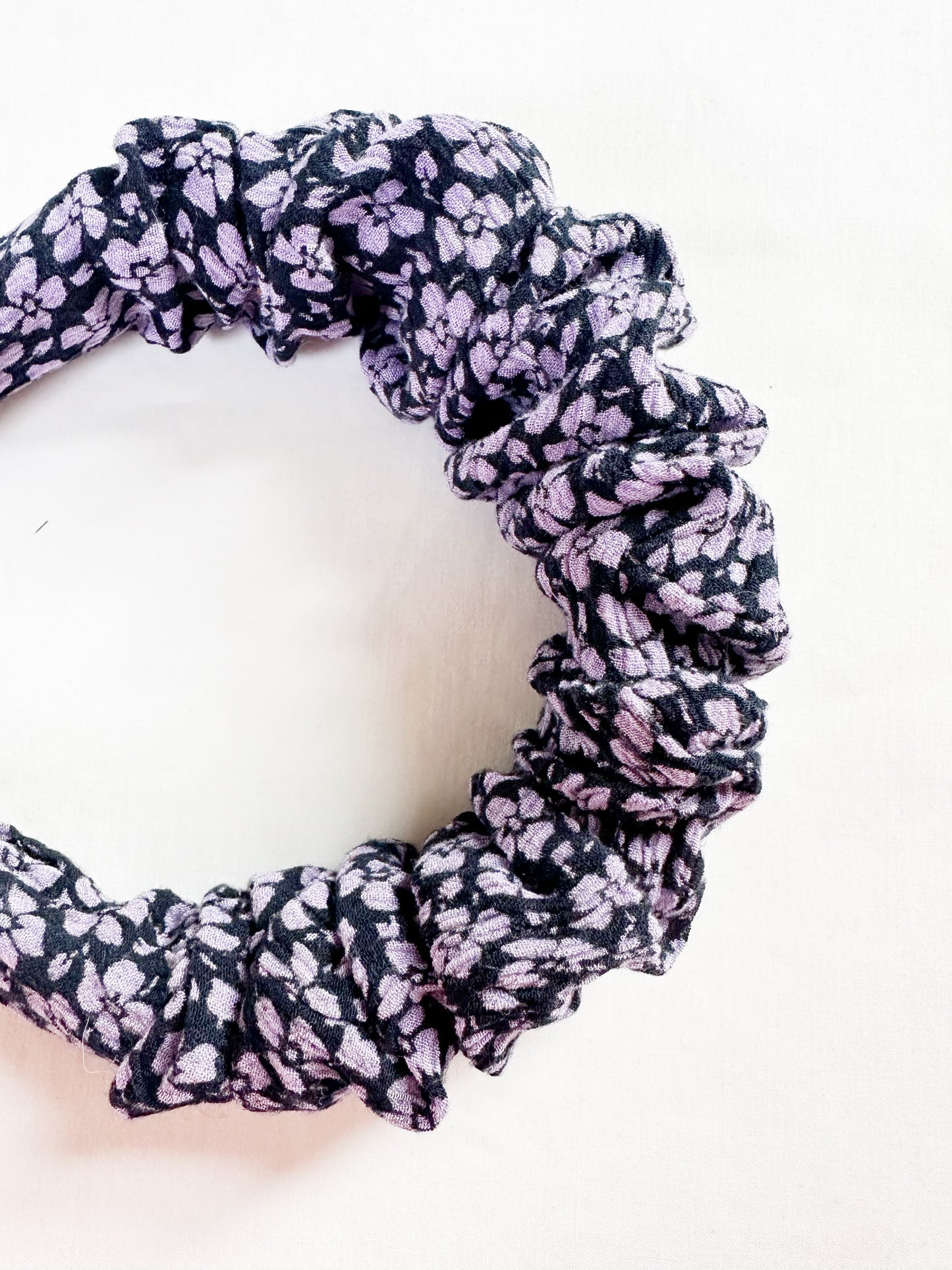 Ruffled Headband in lilac navy floral