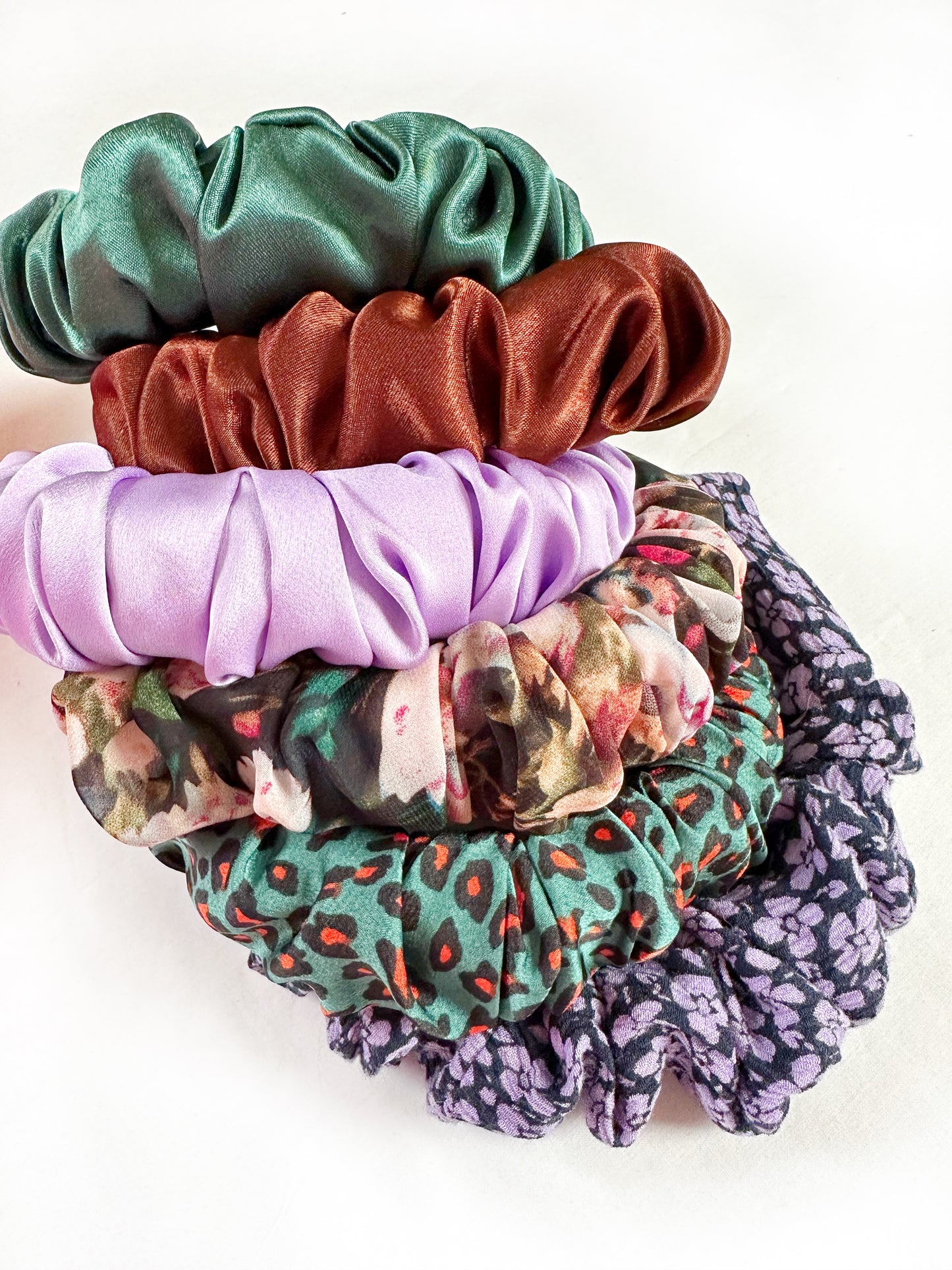 Ruffled Headband in lilac navy floral