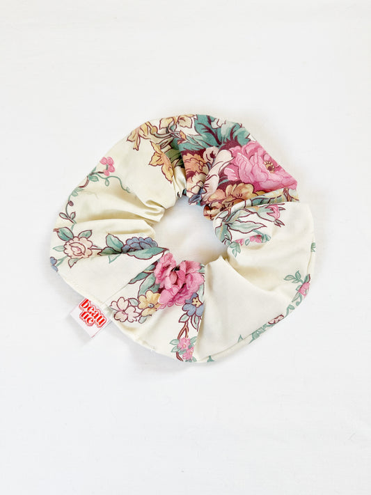Oversized Betty scrunchie in vintage floral