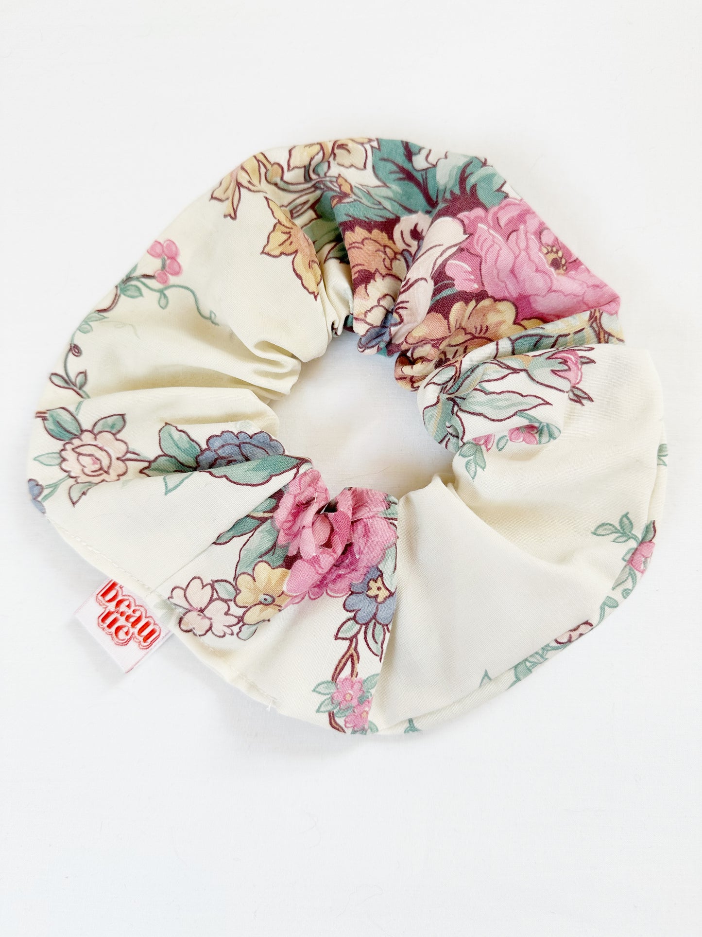 Oversized Betty scrunchie in vintage floral