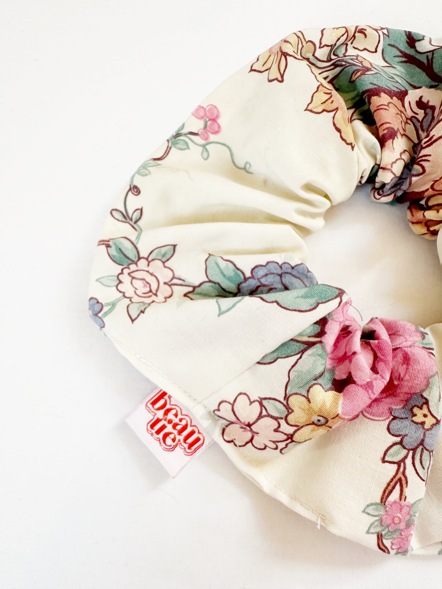 Oversized Betty scrunchie in vintage floral